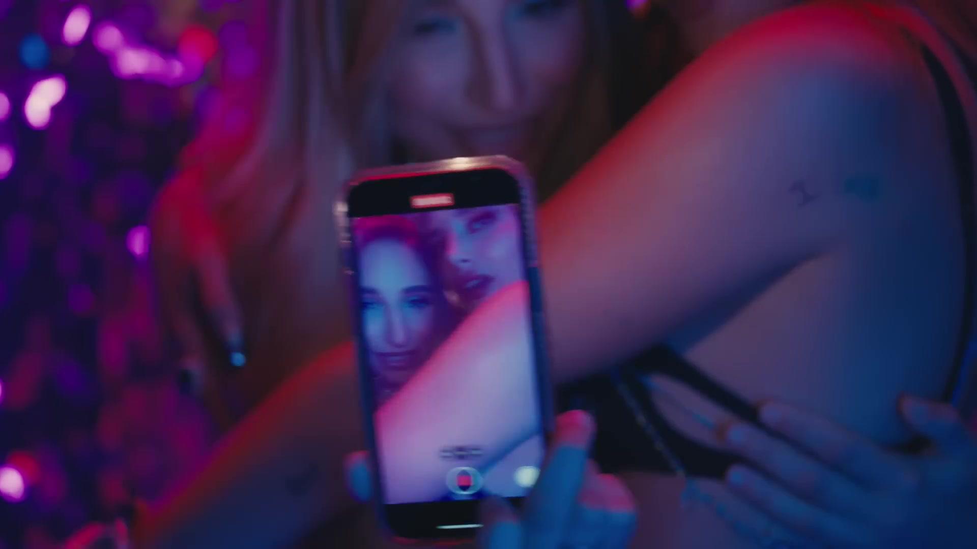 BellaJuicyJ_InYou_MV_BTD_324.jpg BellaJuicyJ_InYou_MV_BTD_324.jpg