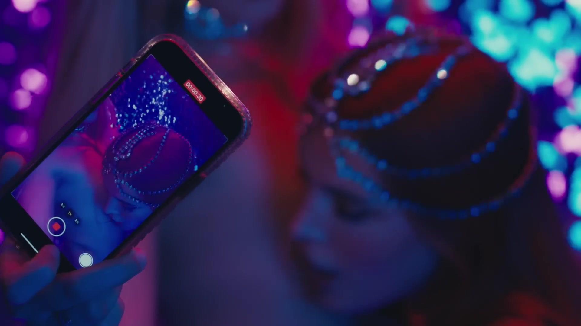 BellaJuicyJ_InYou_MV_BTD_500.jpg BellaJuicyJ_InYou_MV_BTD_500.jpg