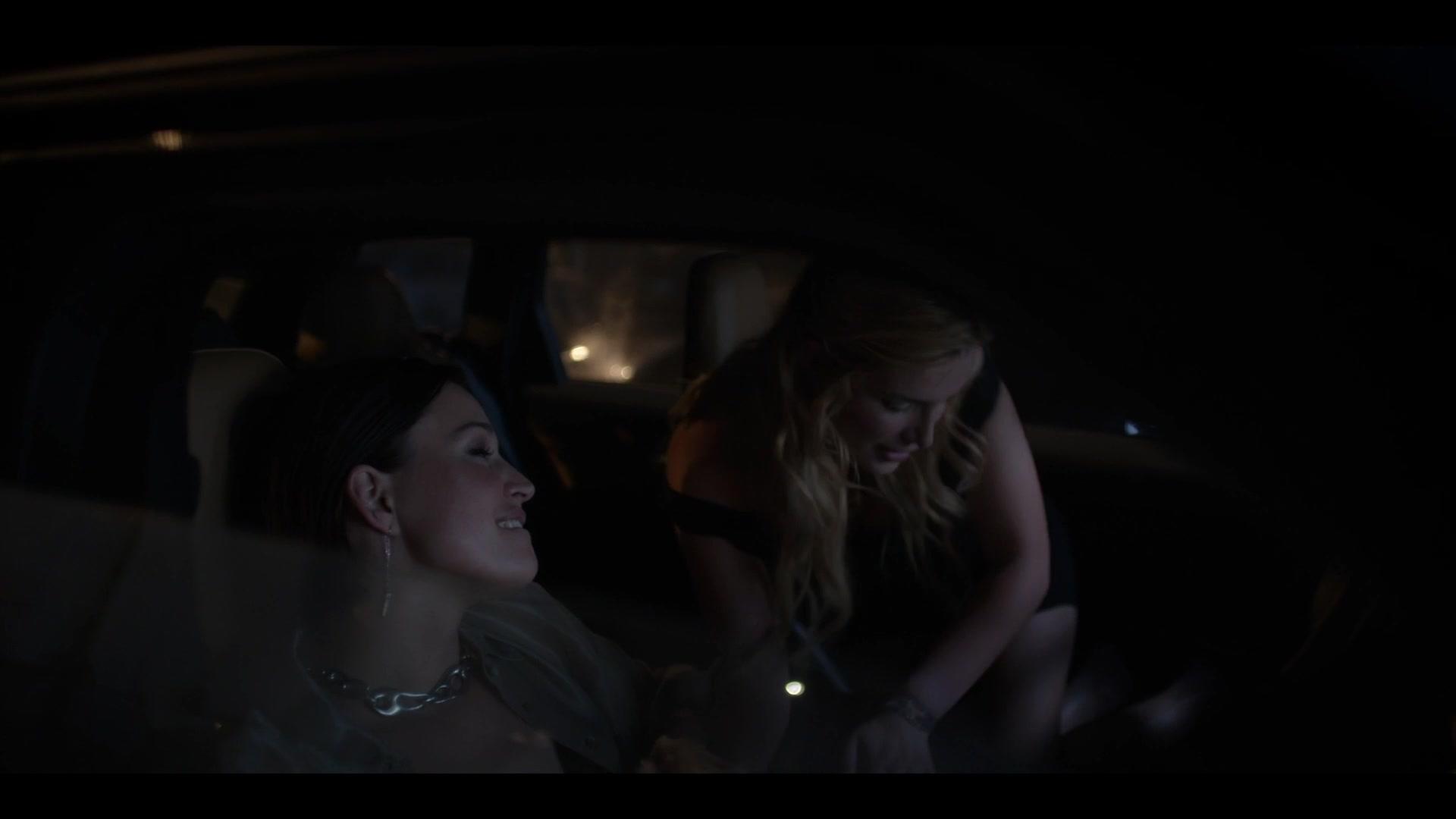 BellaScenes_AHS_2x03_BTD_0834.jpg BellaScenes_AHS_2x03_BTD_0834.jpg