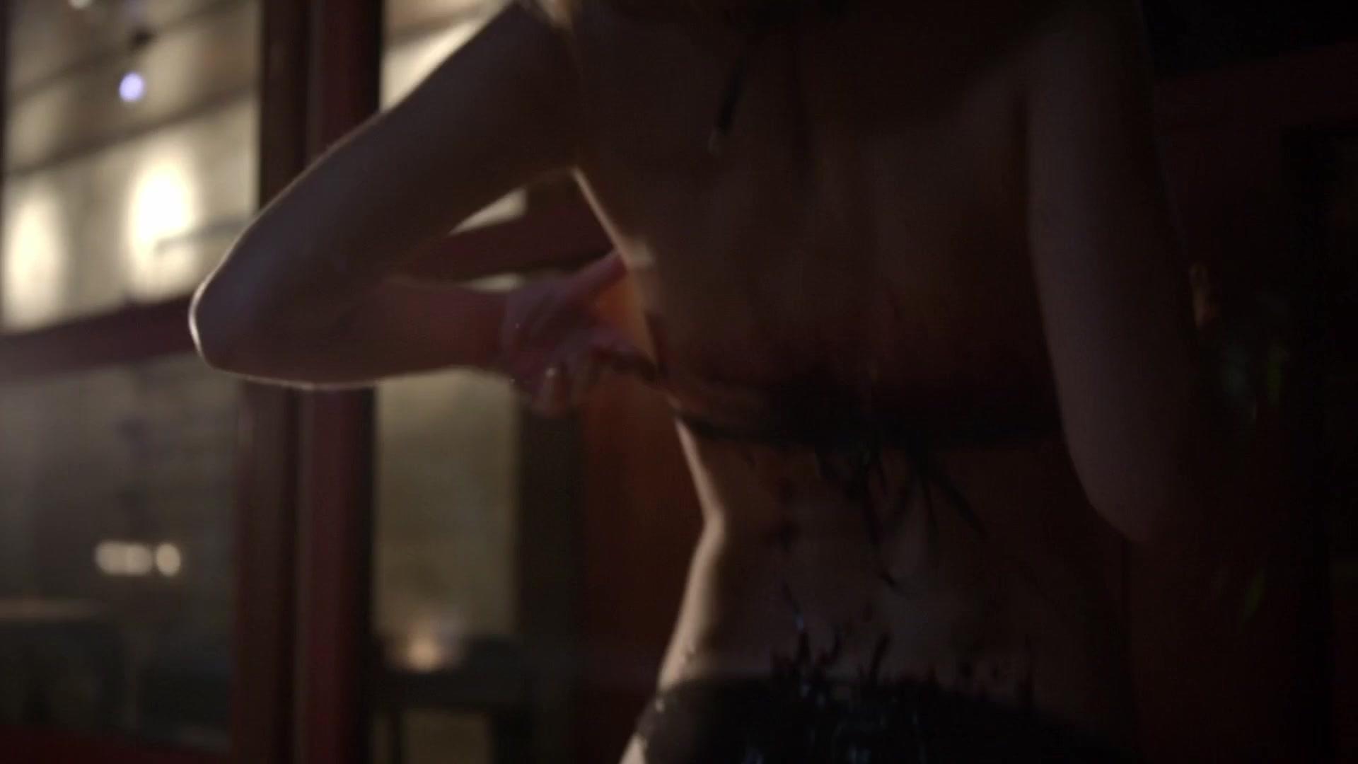 BellaScenes_ScreamTVSeries_1x01_BTD_911.jpg