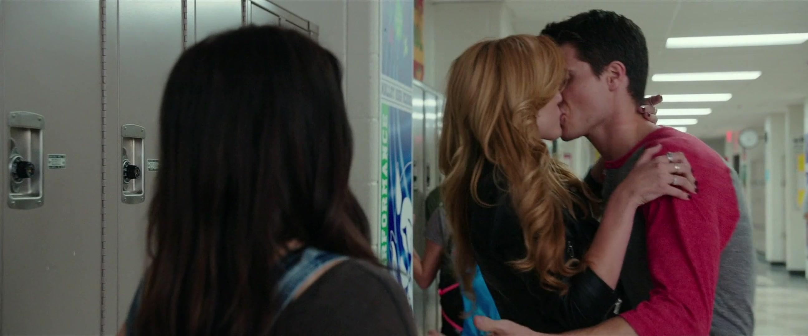 BellaScenes_TheDuff_BTD_0324.jpg BellaScenes_TheDuff_BTD_0324.jpg