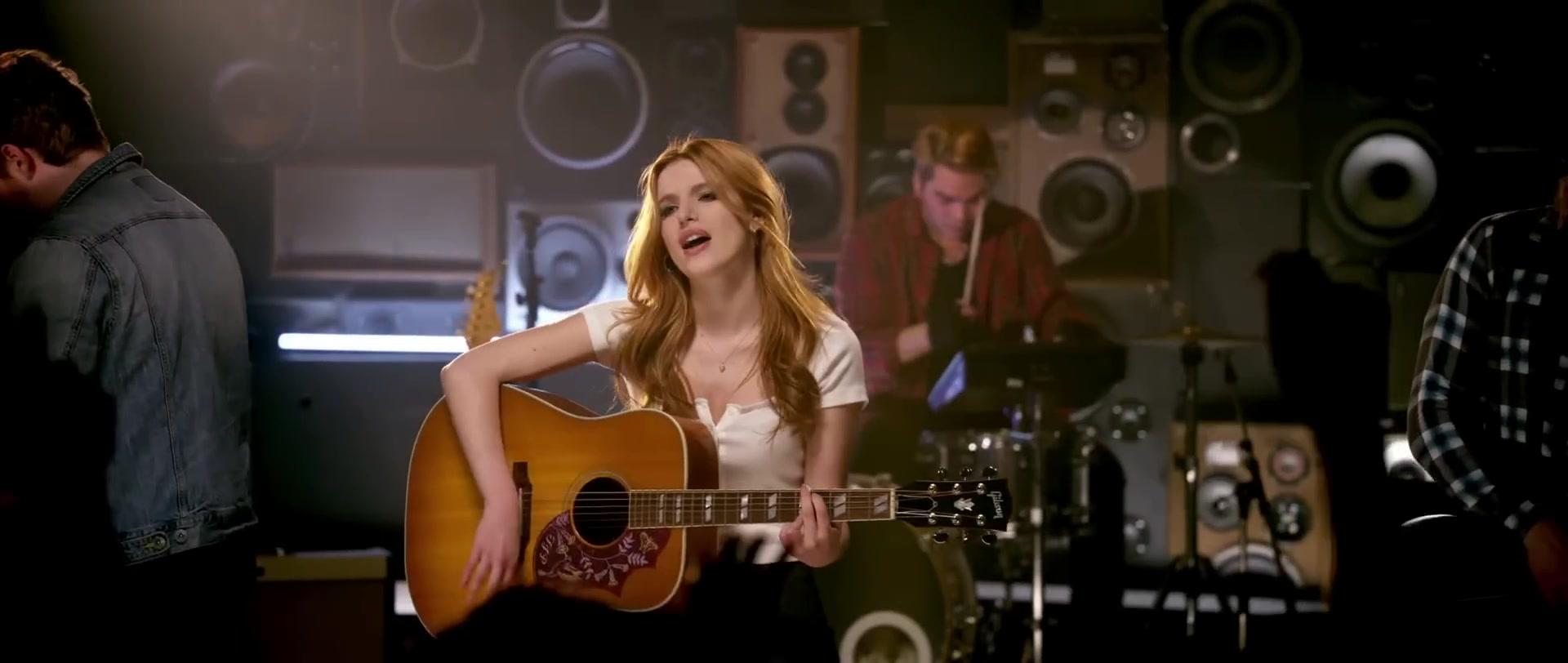 Bella_BurnSoBright_MV_MidnightSun_BTD_034.jpg