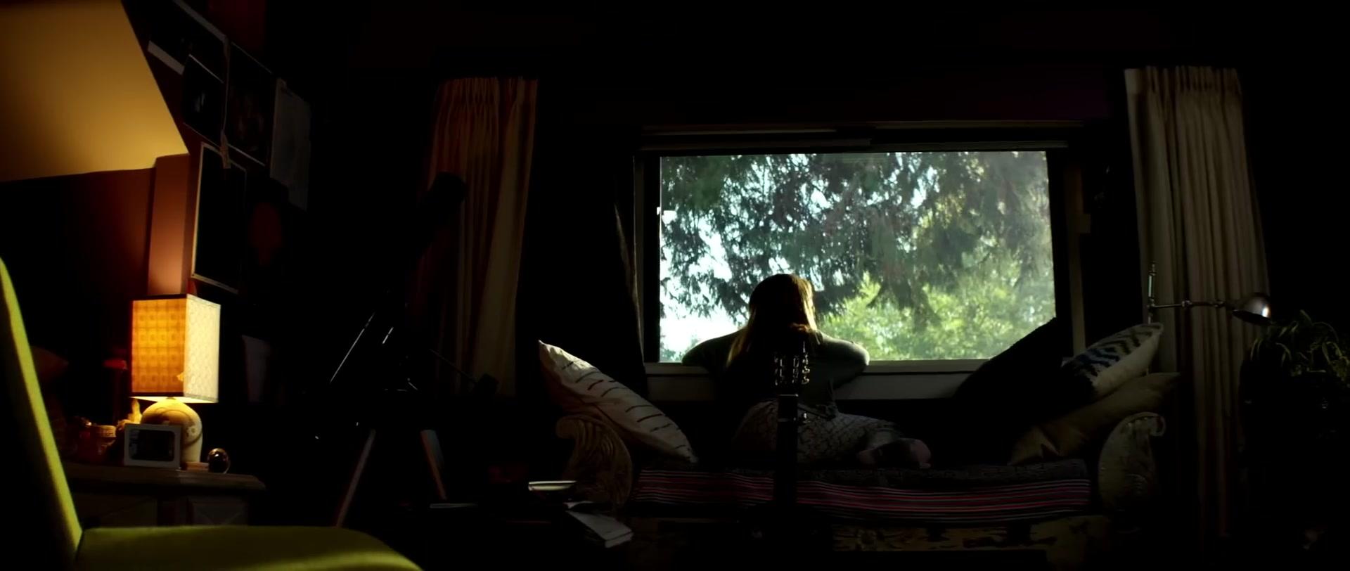 Bella_BurnSoBright_MV_MidnightSun_BTD_065.jpg