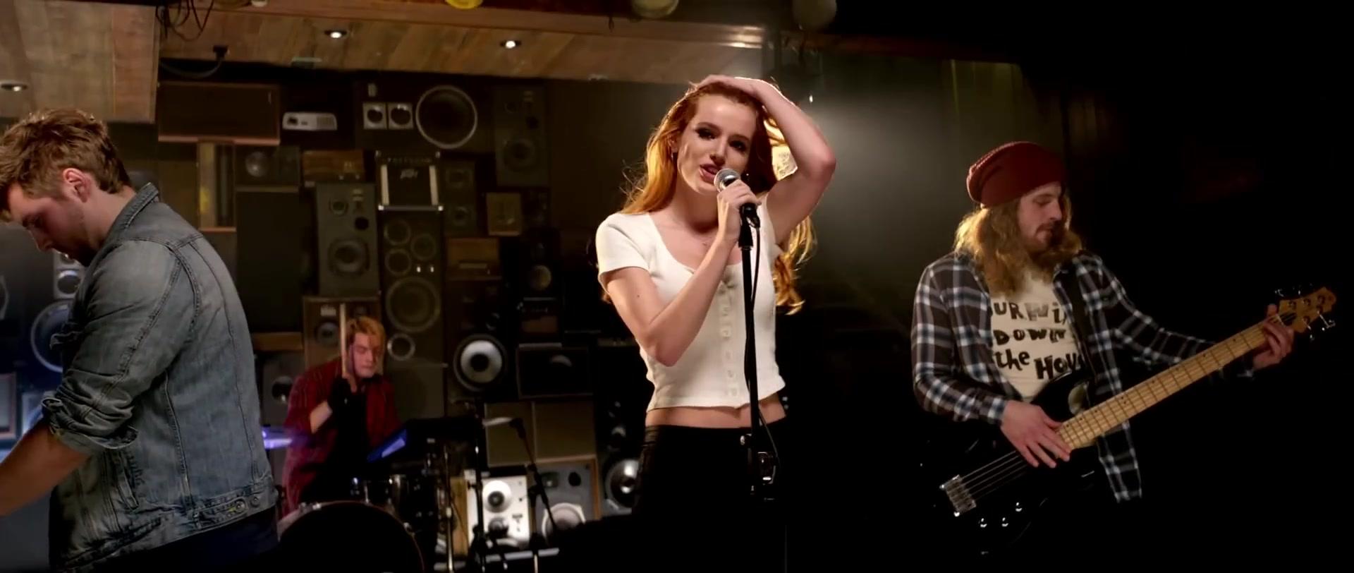 Bella_BurnSoBright_MV_MidnightSun_BTD_098.jpg