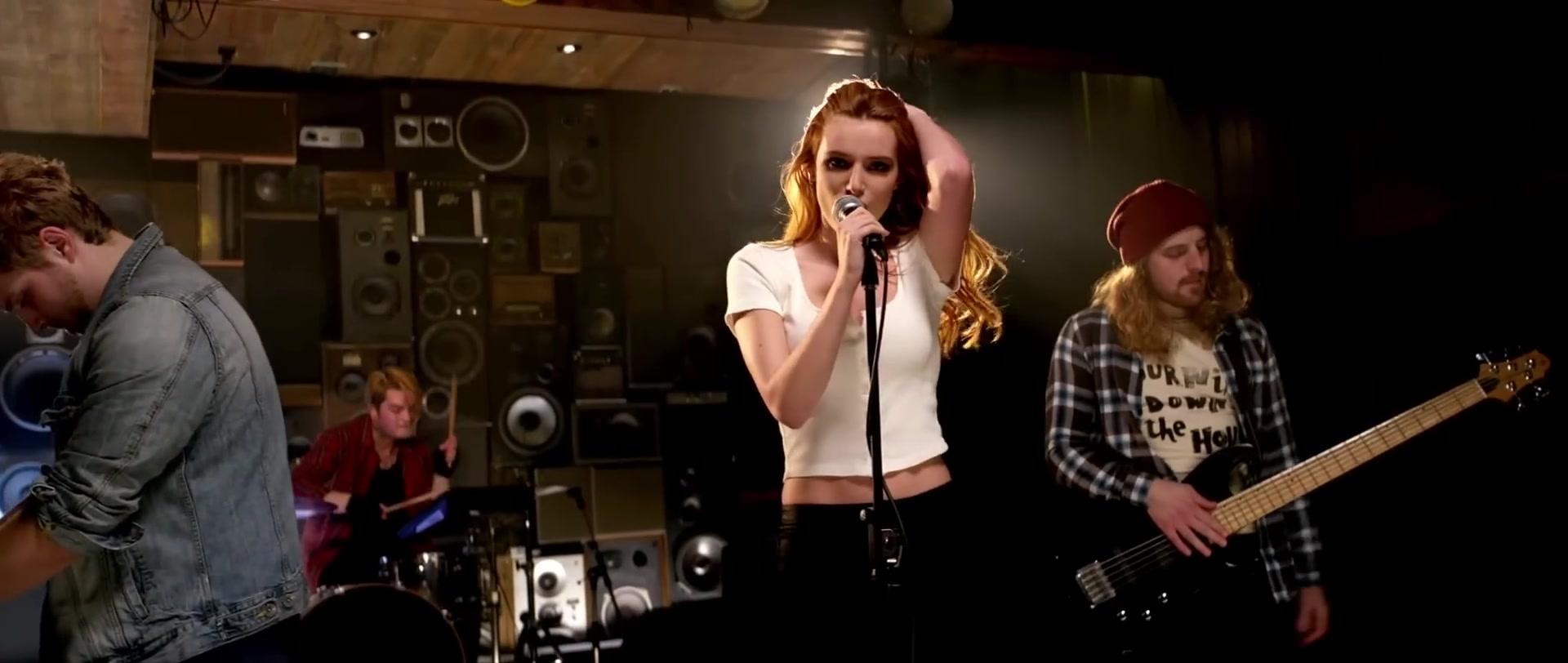Bella_BurnSoBright_MV_MidnightSun_BTD_099.jpg