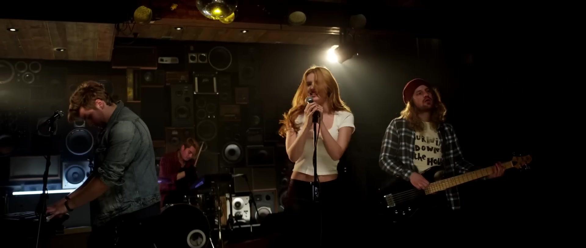Bella_BurnSoBright_MV_MidnightSun_BTD_121.jpg