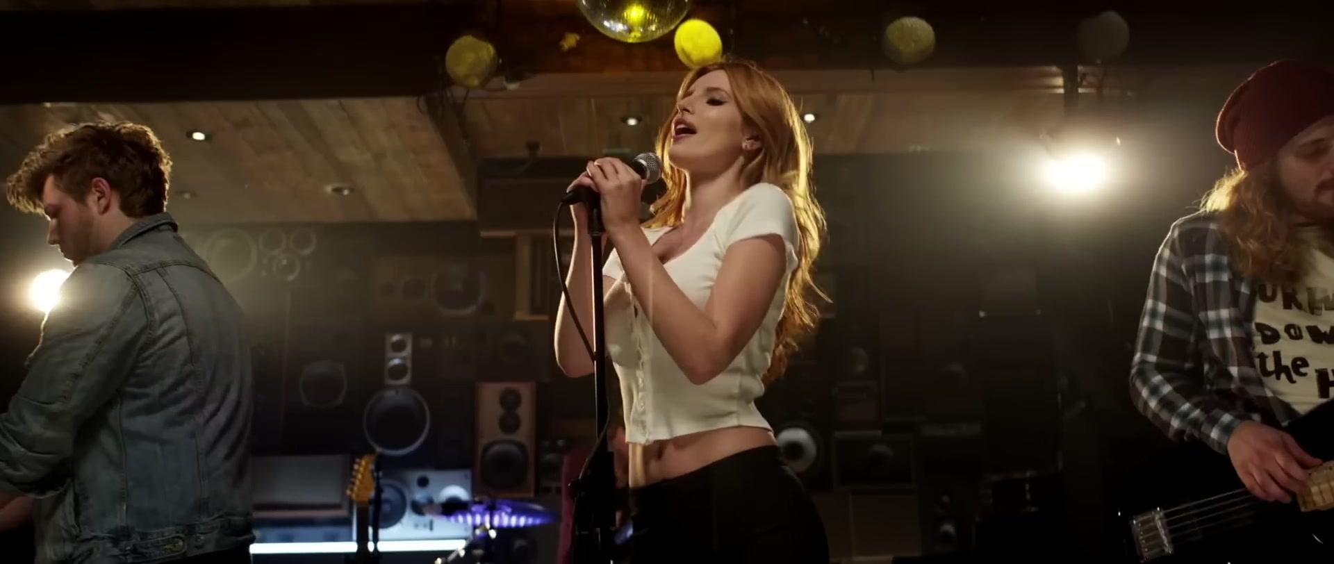 Bella_BurnSoBright_MV_MidnightSun_BTD_291.jpg