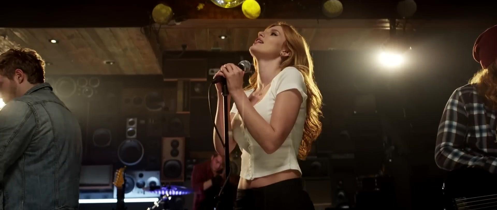 Bella_BurnSoBright_MV_MidnightSun_BTD_292.jpg Bella_BurnSoBright_MV_MidnightSun_BTD_292.jpg