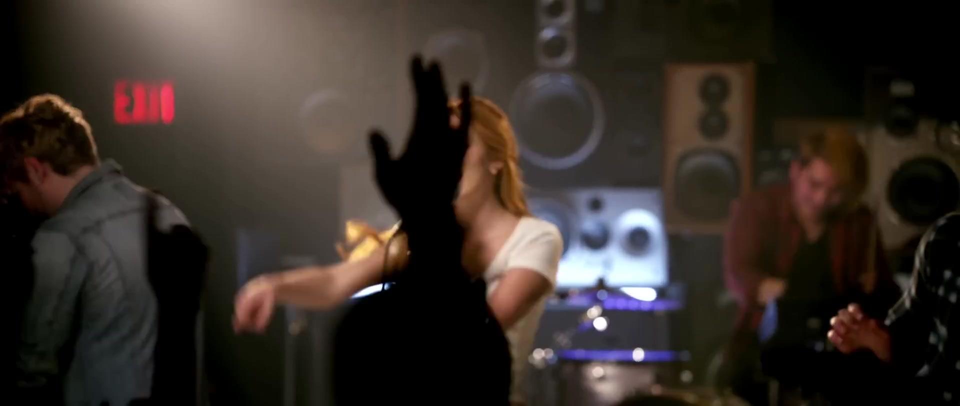 Bella_BurnSoBright_MV_MidnightSun_BTD_309.jpg Bella_BurnSoBright_MV_MidnightSun_BTD_309.jpg
