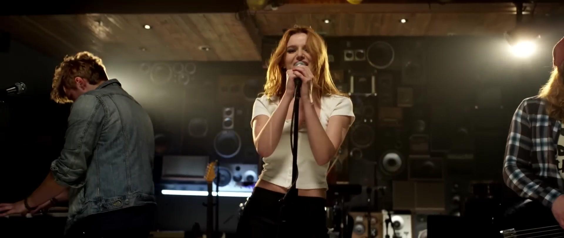 Bella_BurnSoBright_MV_MidnightSun_BTD_317.jpg Bella_BurnSoBright_MV_MidnightSun_BTD_317.jpg