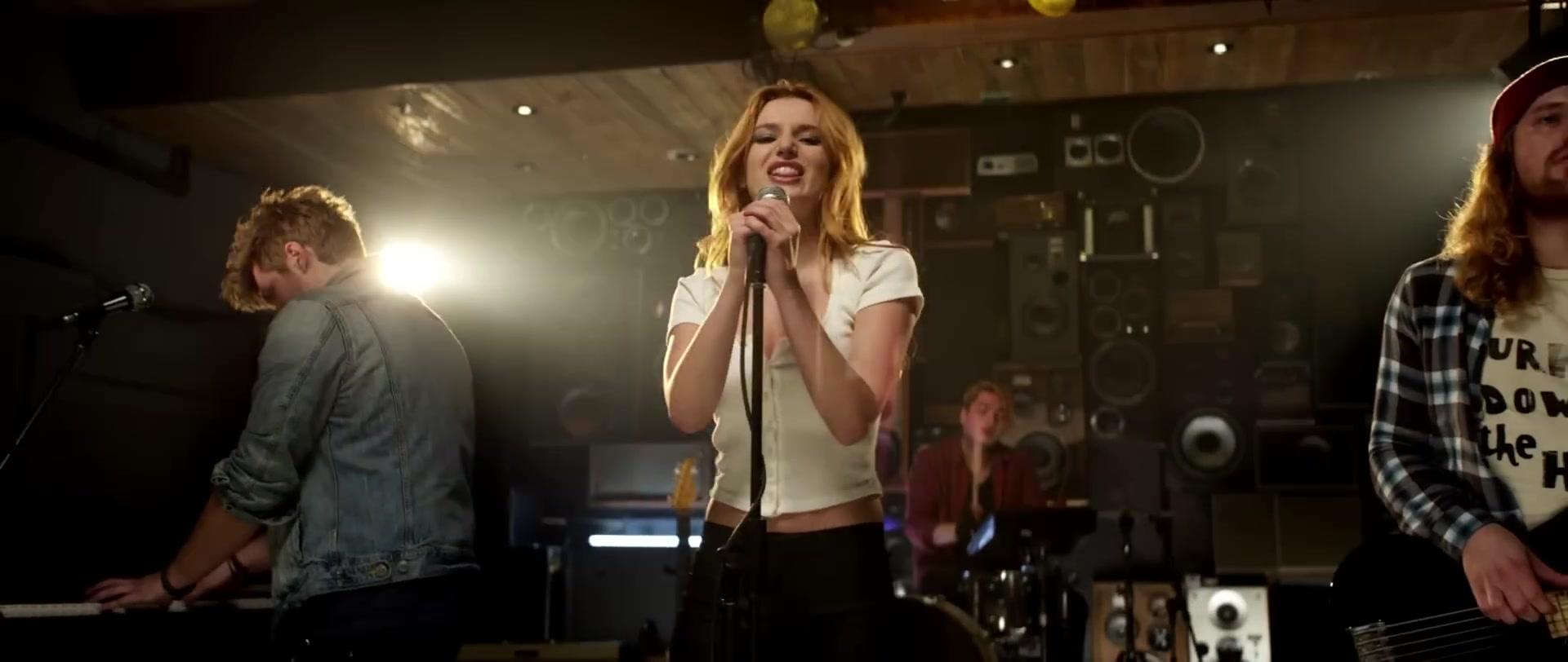 Bella_BurnSoBright_MV_MidnightSun_BTD_318.jpg