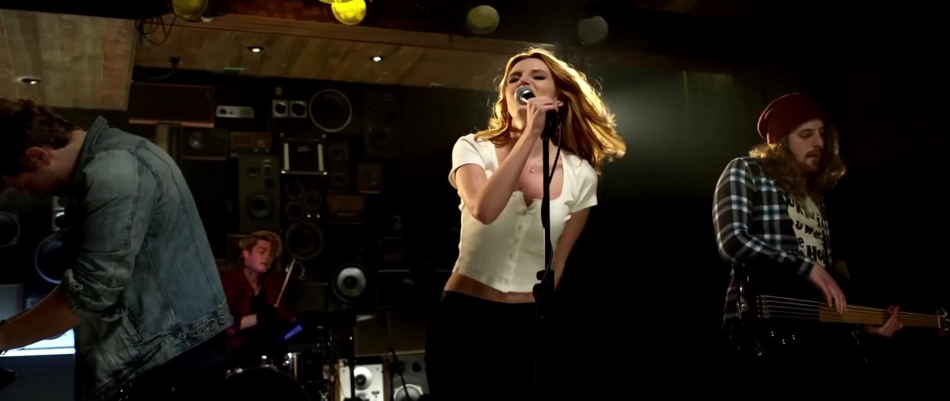Bella_BurnSoBright_MV_MidnightSun_BTD_333.jpg Bella_BurnSoBright_MV_MidnightSun_BTD_333.jpg