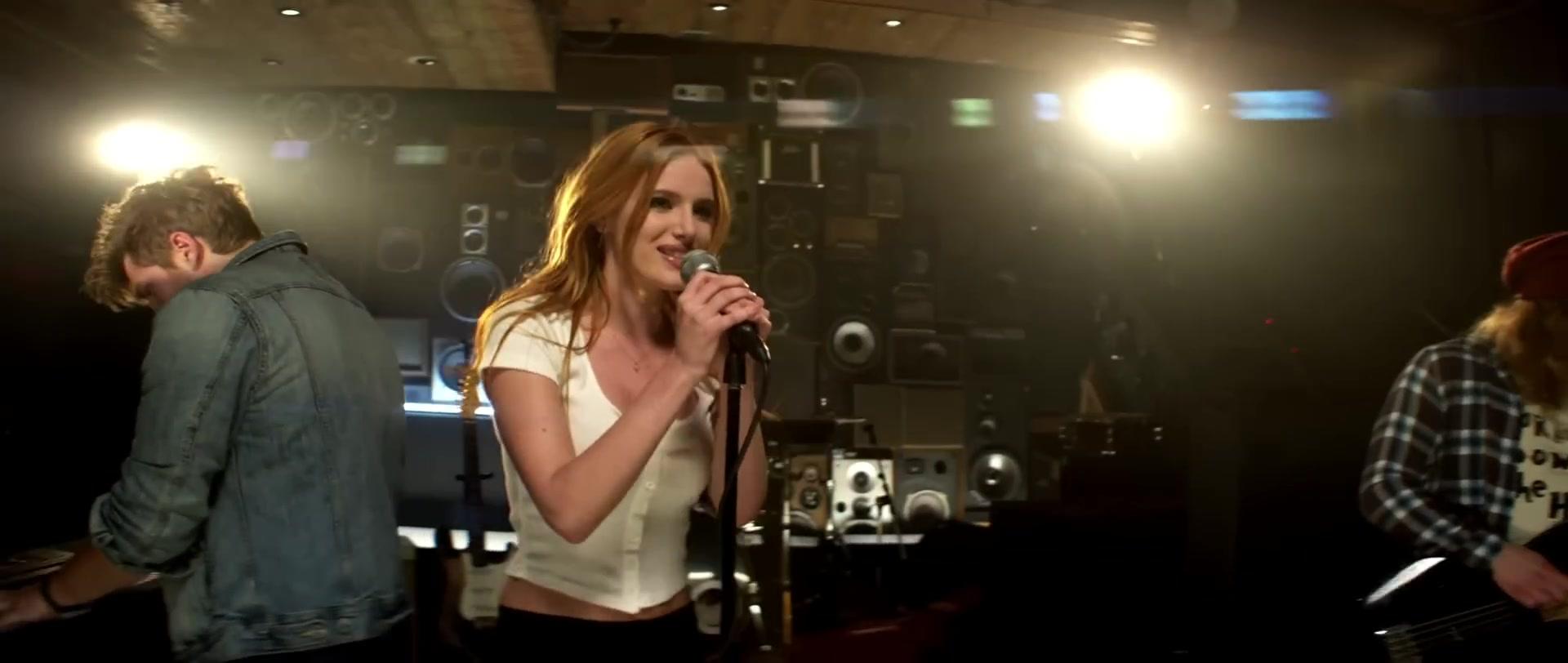 Bella_BurnSoBright_MV_MidnightSun_BTD_352.jpg