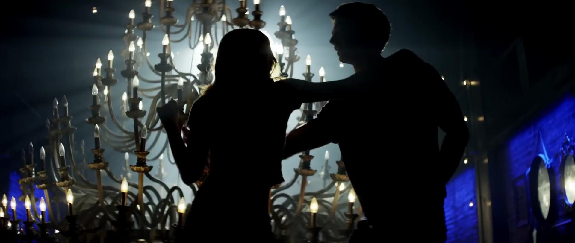 Bella_BurnSoBright_MV_MidnightSun_BTD_355.jpg Bella_BurnSoBright_MV_MidnightSun_BTD_355.jpg