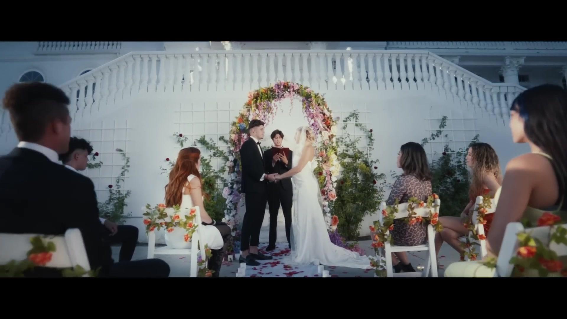 Bella_ShakeIt_MV_BTD_083.jpg Bella_ShakeIt_MV_BTD_083.jpg