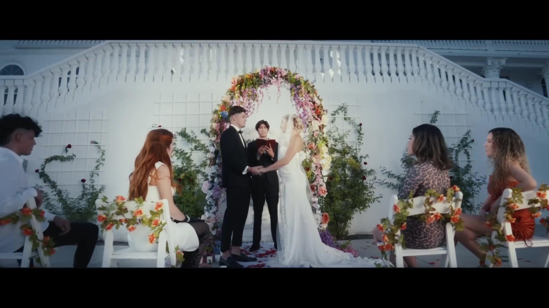Bella_ShakeIt_MV_BTD_086.jpg Bella_ShakeIt_MV_BTD_086.jpg