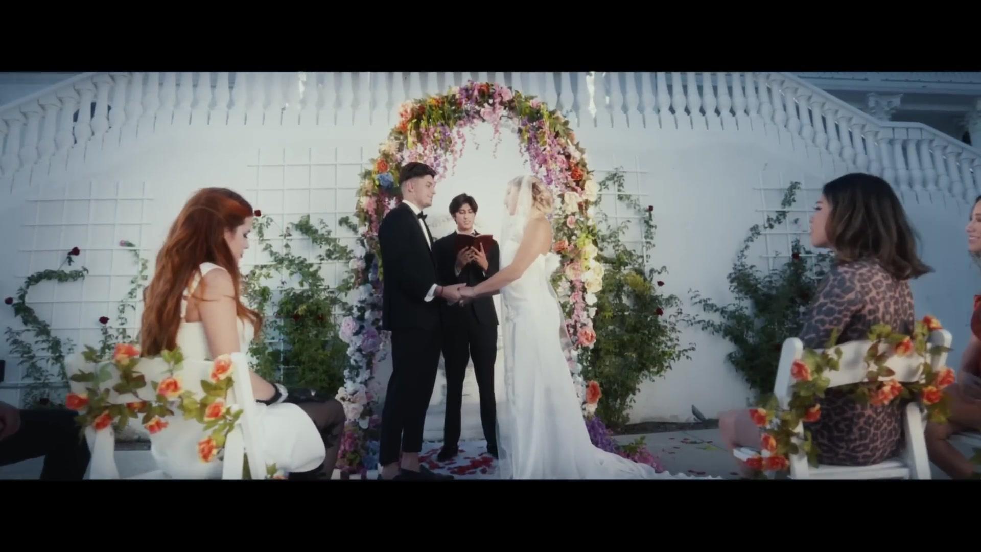 Bella_ShakeIt_MV_BTD_089.jpg Bella_ShakeIt_MV_BTD_089.jpg
