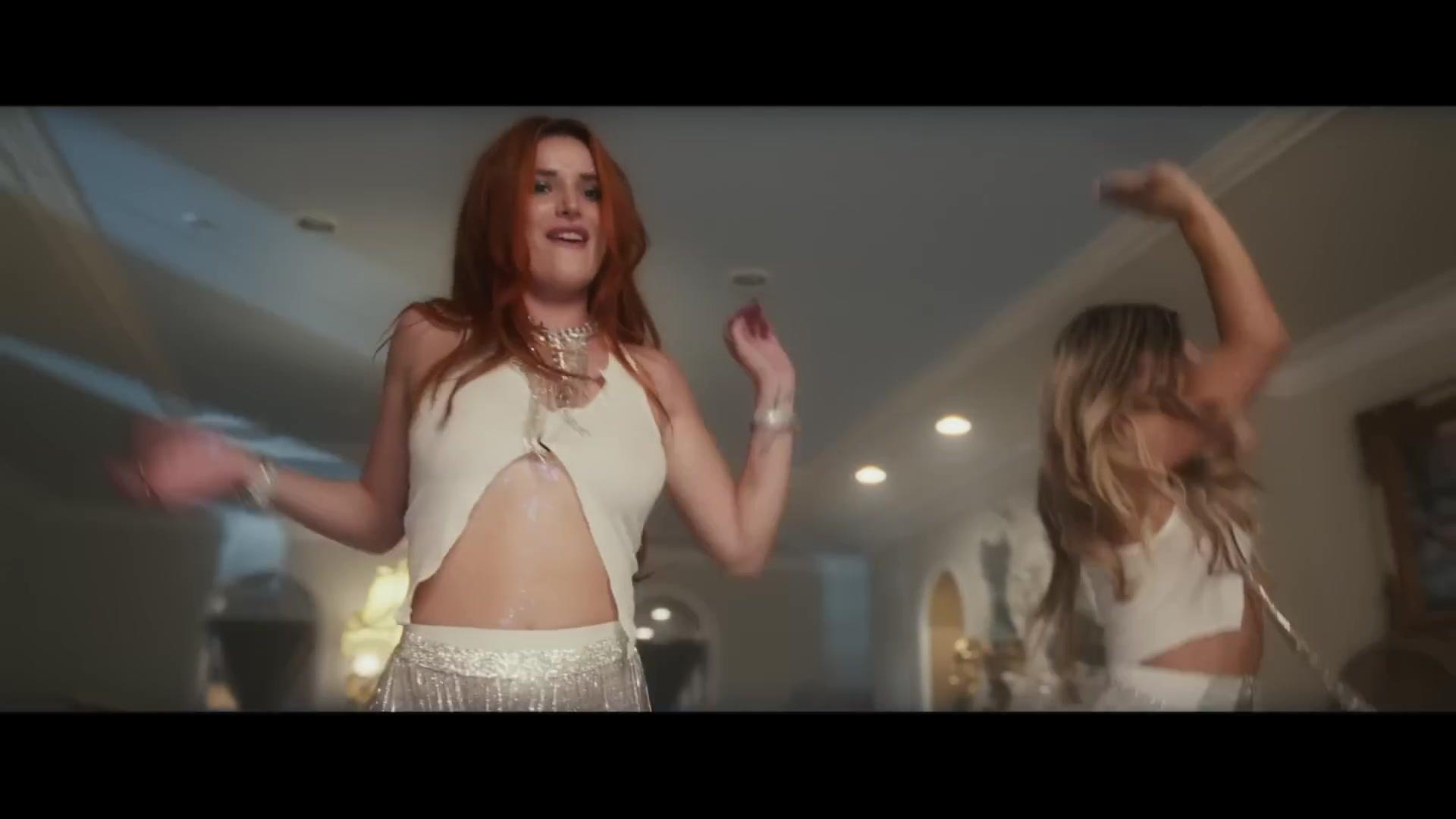 Bella_ShakeIt_MV_BTD_208.jpg Bella_ShakeIt_MV_BTD_208.jpg