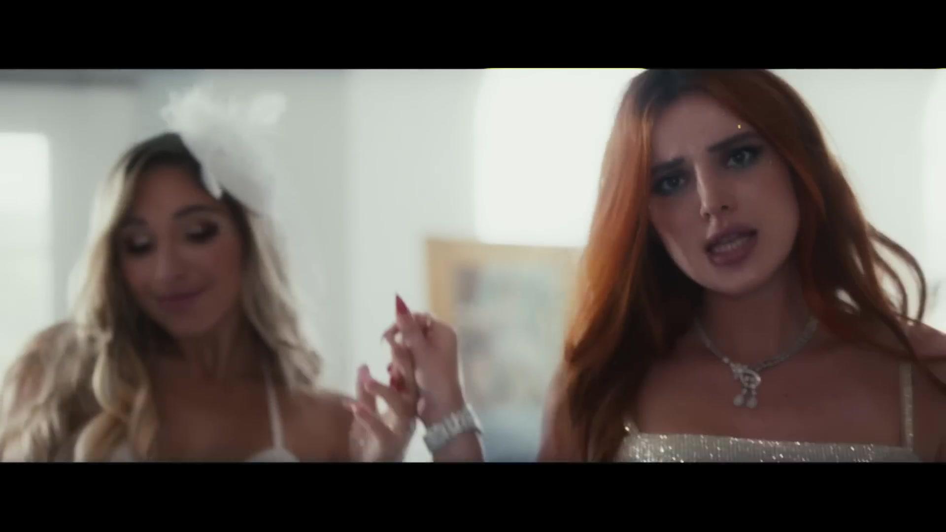 Bella_ShakeIt_MV_BTD_318.jpg Bella_ShakeIt_MV_BTD_318.jpg
