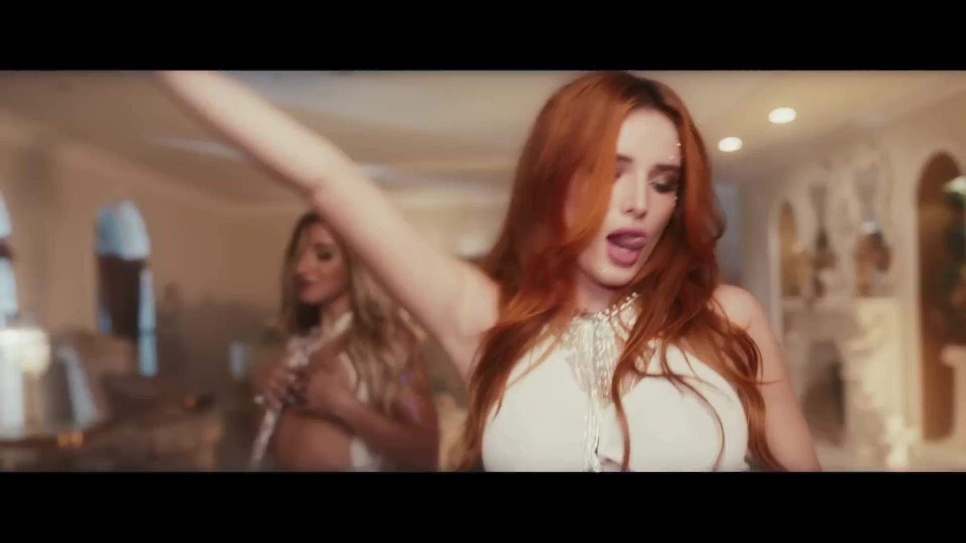 Bella_ShakeIt_MV_BTD_420.jpg Bella_ShakeIt_MV_BTD_420.jpg
