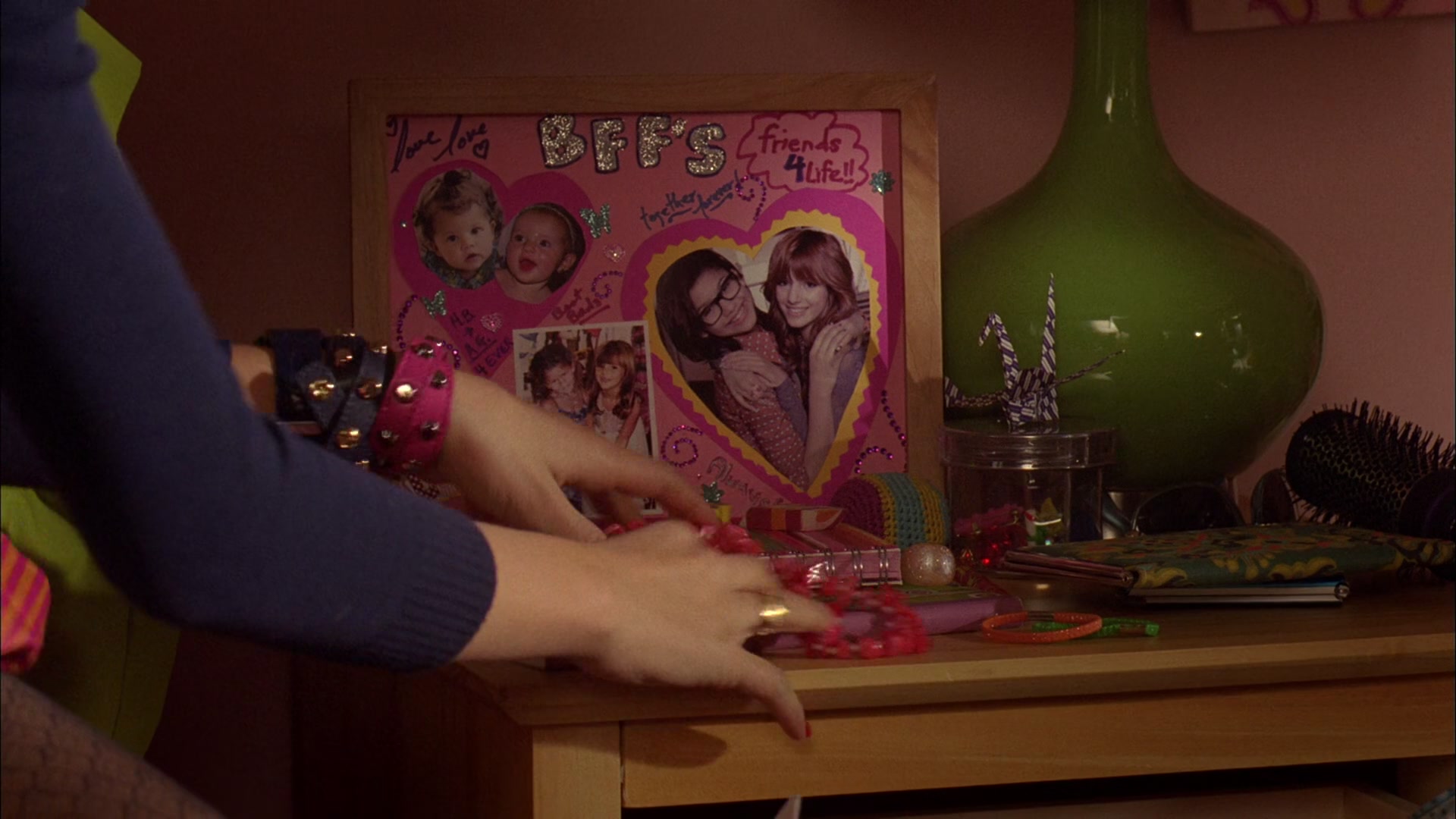 Frenemies_2012_1080p_BTD_003764.jpg Frenemies_2012_1080p_BTD_003764.jpg