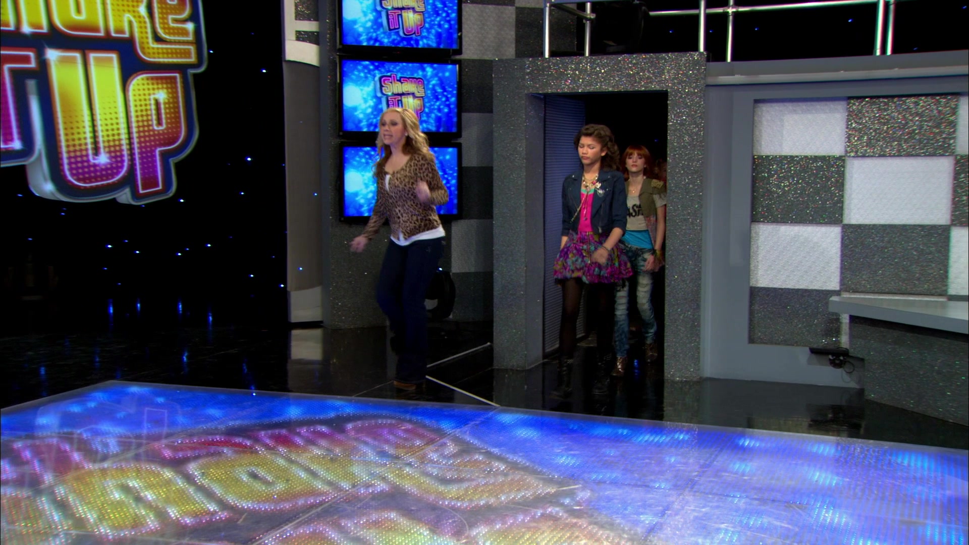 Good_Luck_Charlie_S02E13_1080p_BTD_001535.jpg Good_Luck_Charlie_S02E13_1080p_BTD_001535.jpg