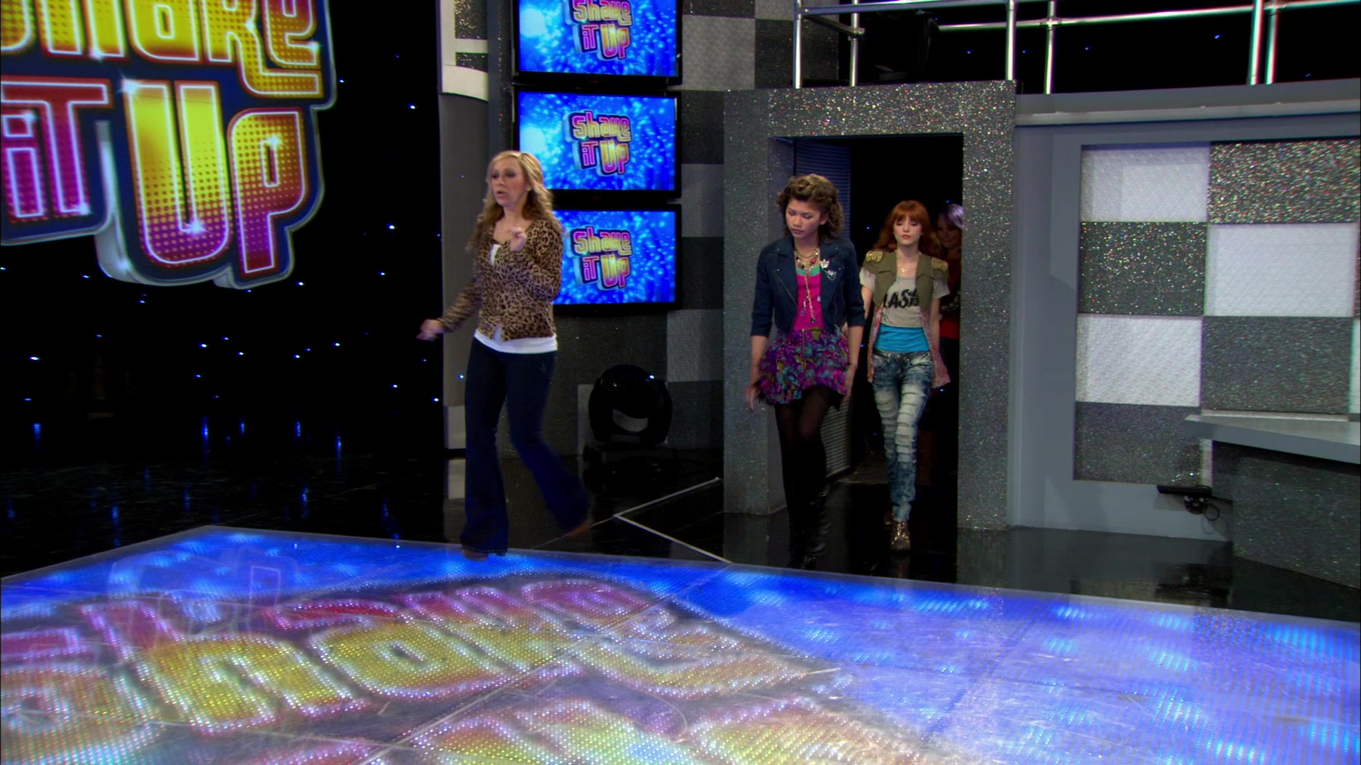Good_Luck_Charlie_S02E13_1080p_BTD_001536.jpg Good_Luck_Charlie_S02E13_1080p_BTD_001536.jpg