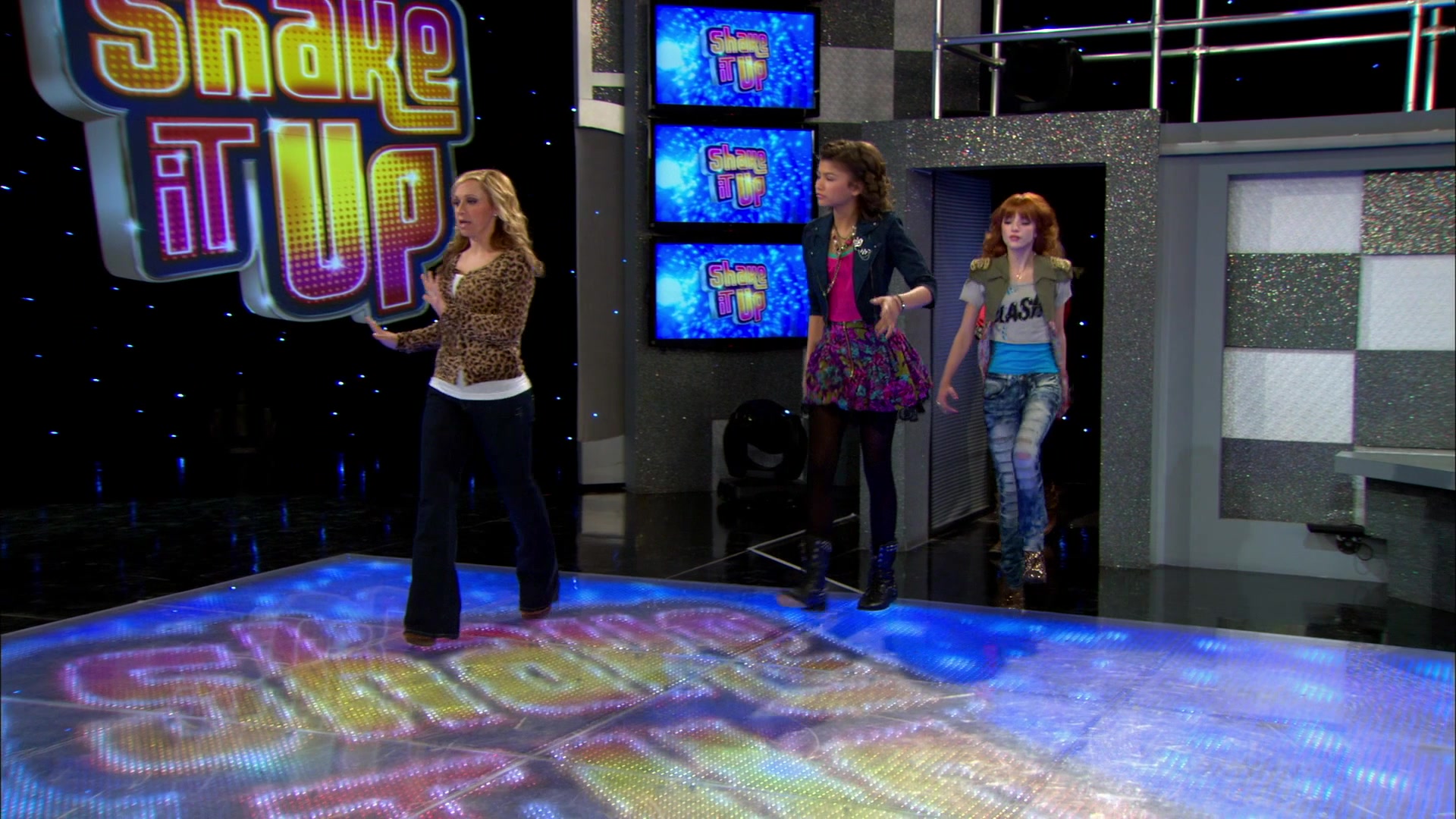 Good_Luck_Charlie_S02E13_1080p_BTD_001538.jpg Good_Luck_Charlie_S02E13_1080p_BTD_001538.jpg