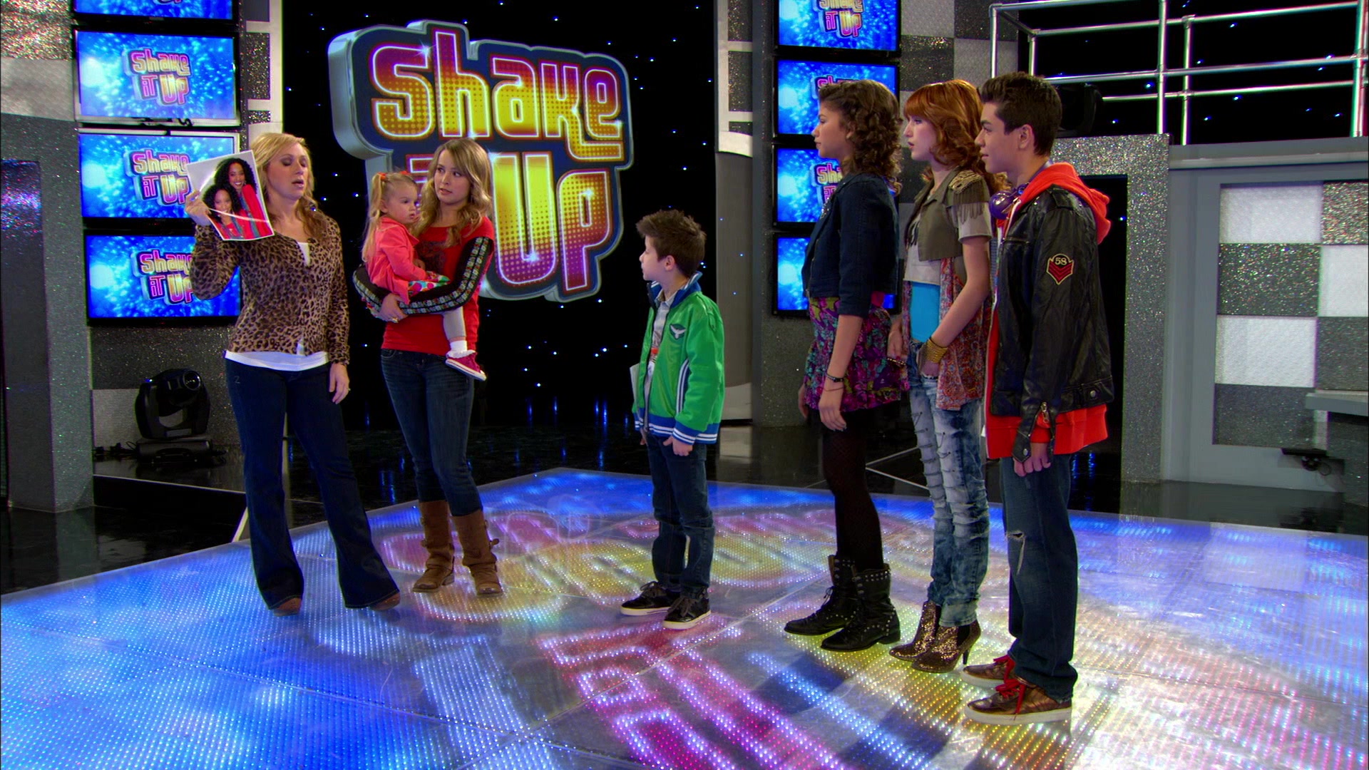Good_Luck_Charlie_S02E13_1080p_BTD_001803.jpg Good_Luck_Charlie_S02E13_1080p_BTD_001803.jpg