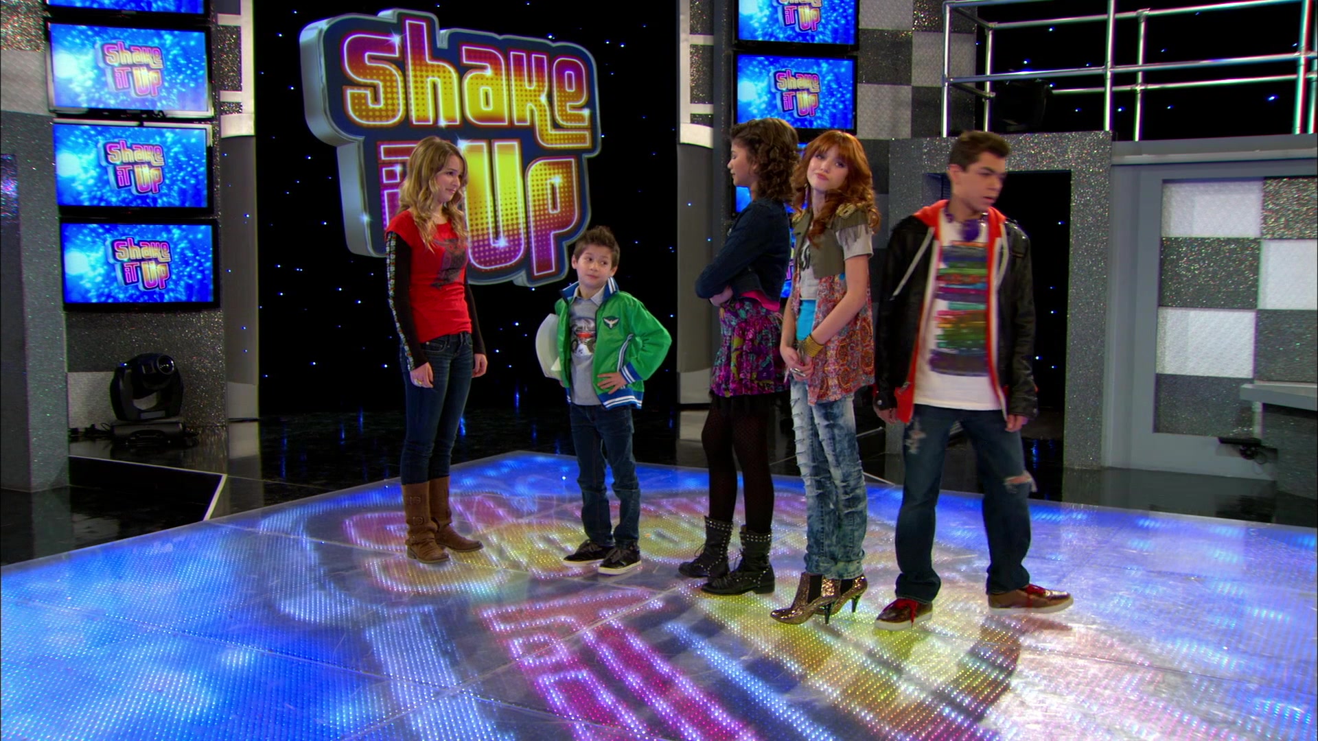 Good_Luck_Charlie_S02E13_1080p_BTD_001913.jpg Good_Luck_Charlie_S02E13_1080p_BTD_001913.jpg