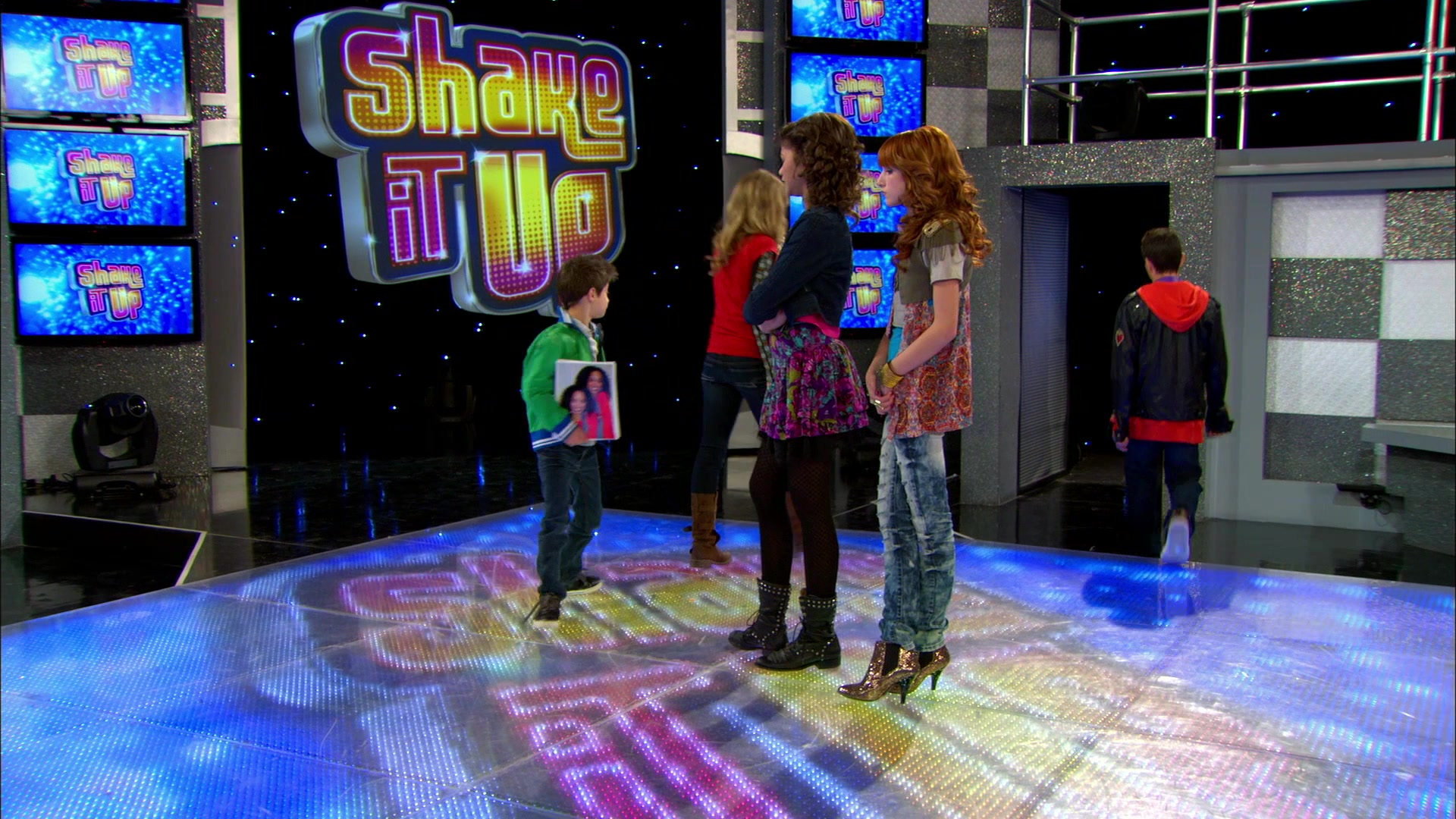 Good_Luck_Charlie_S02E13_1080p_BTD_001919.jpg