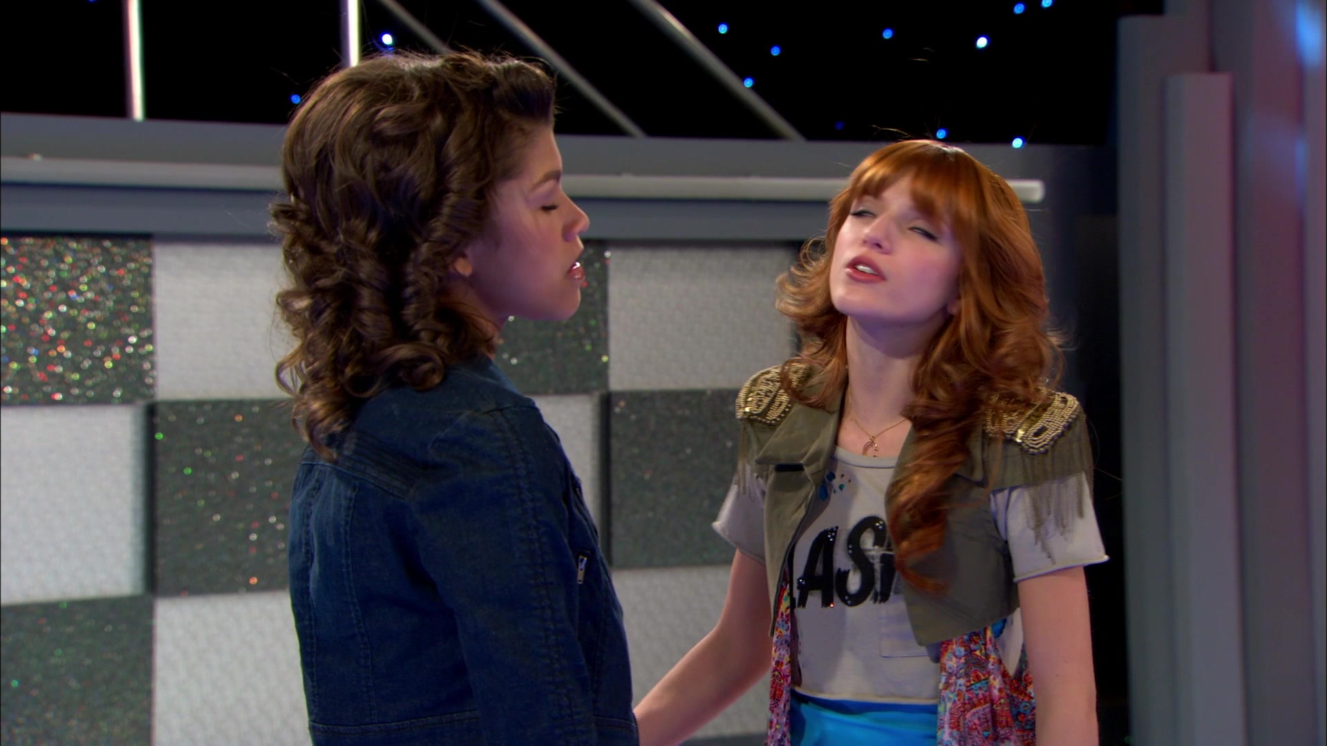 Good_Luck_Charlie_S02E13_1080p_BTD_001985.jpg Good_Luck_Charlie_S02E13_1080p_BTD_001985.jpg