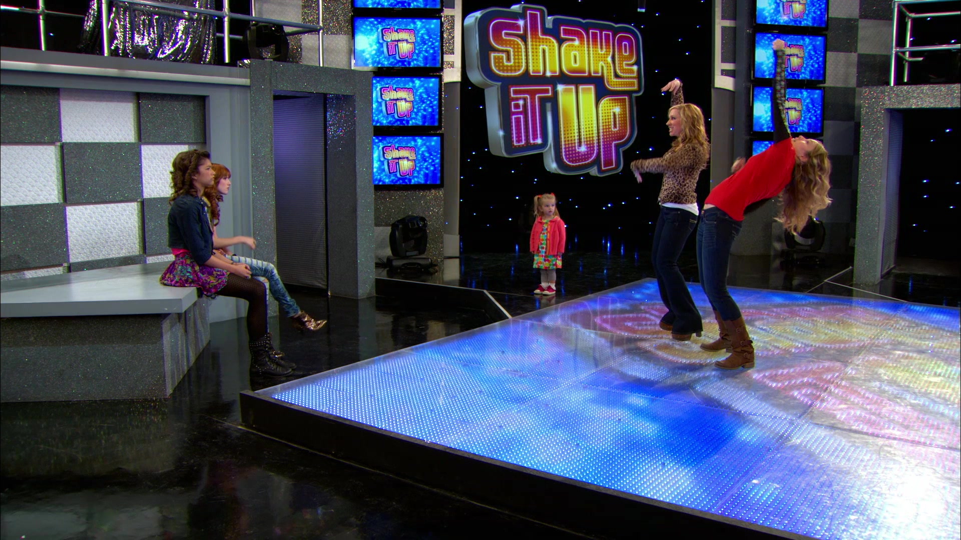 Good_Luck_Charlie_S02E13_1080p_BTD_002002.jpg Good_Luck_Charlie_S02E13_1080p_BTD_002002.jpg