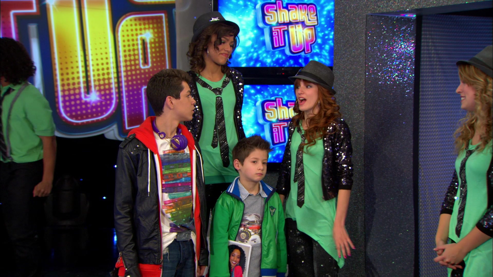 Good_Luck_Charlie_S02E13_1080p_BTD_002349.jpg Good_Luck_Charlie_S02E13_1080p_BTD_002349.jpg