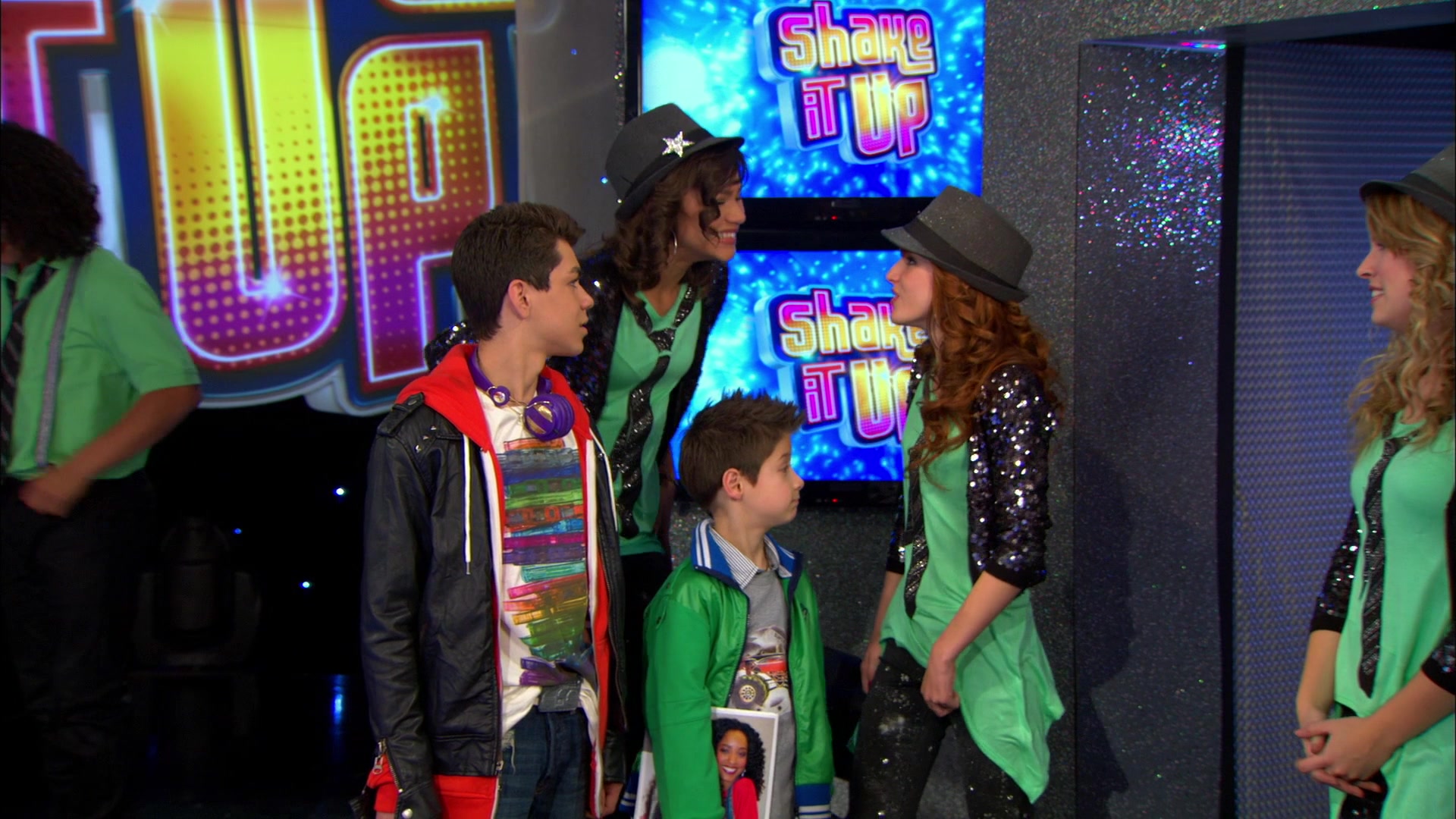 Good_Luck_Charlie_S02E13_1080p_BTD_002352.jpg