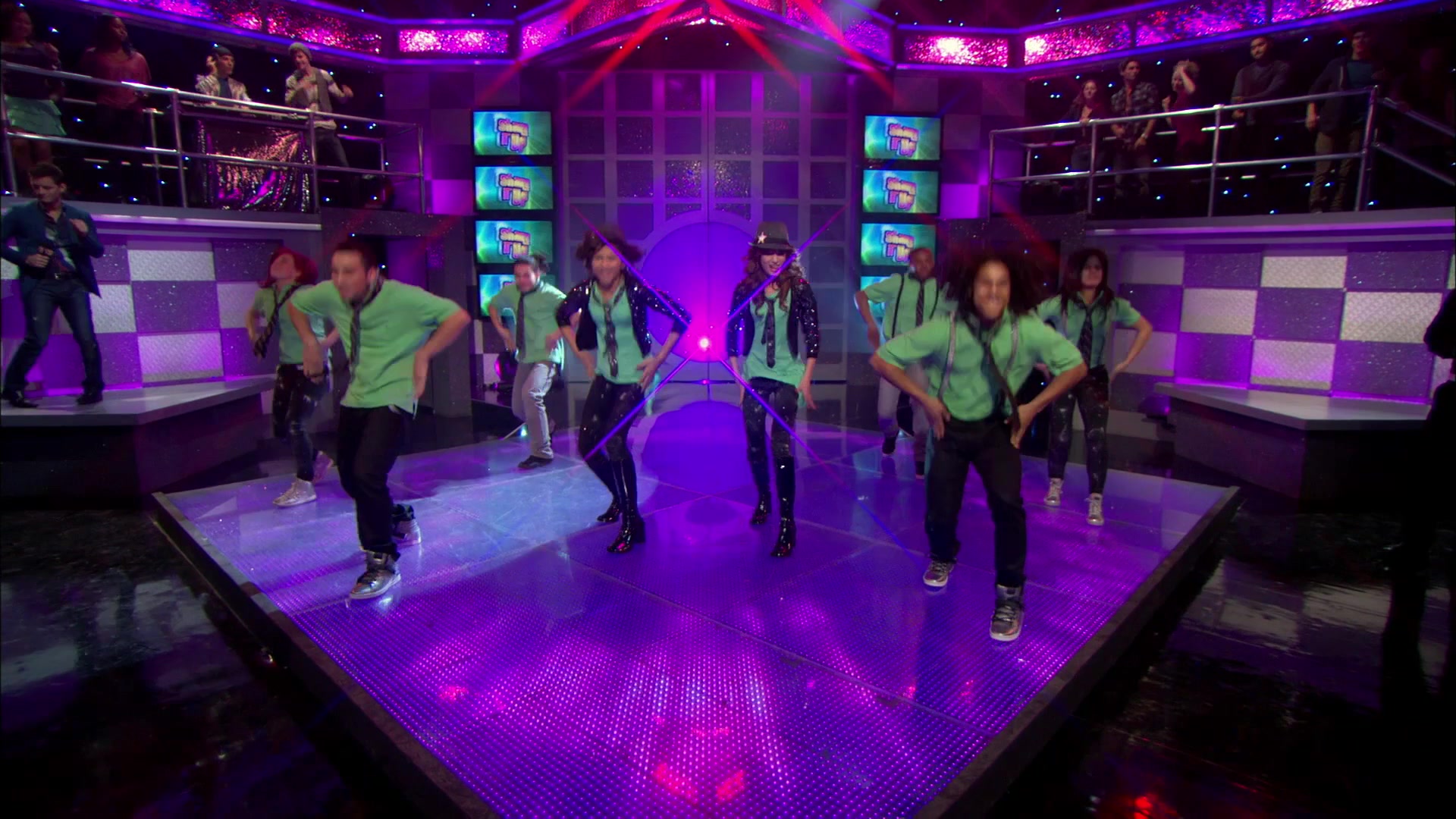 Good_Luck_Charlie_S02E13_1080p_BTD_002872.jpg Good_Luck_Charlie_S02E13_1080p_BTD_002872.jpg