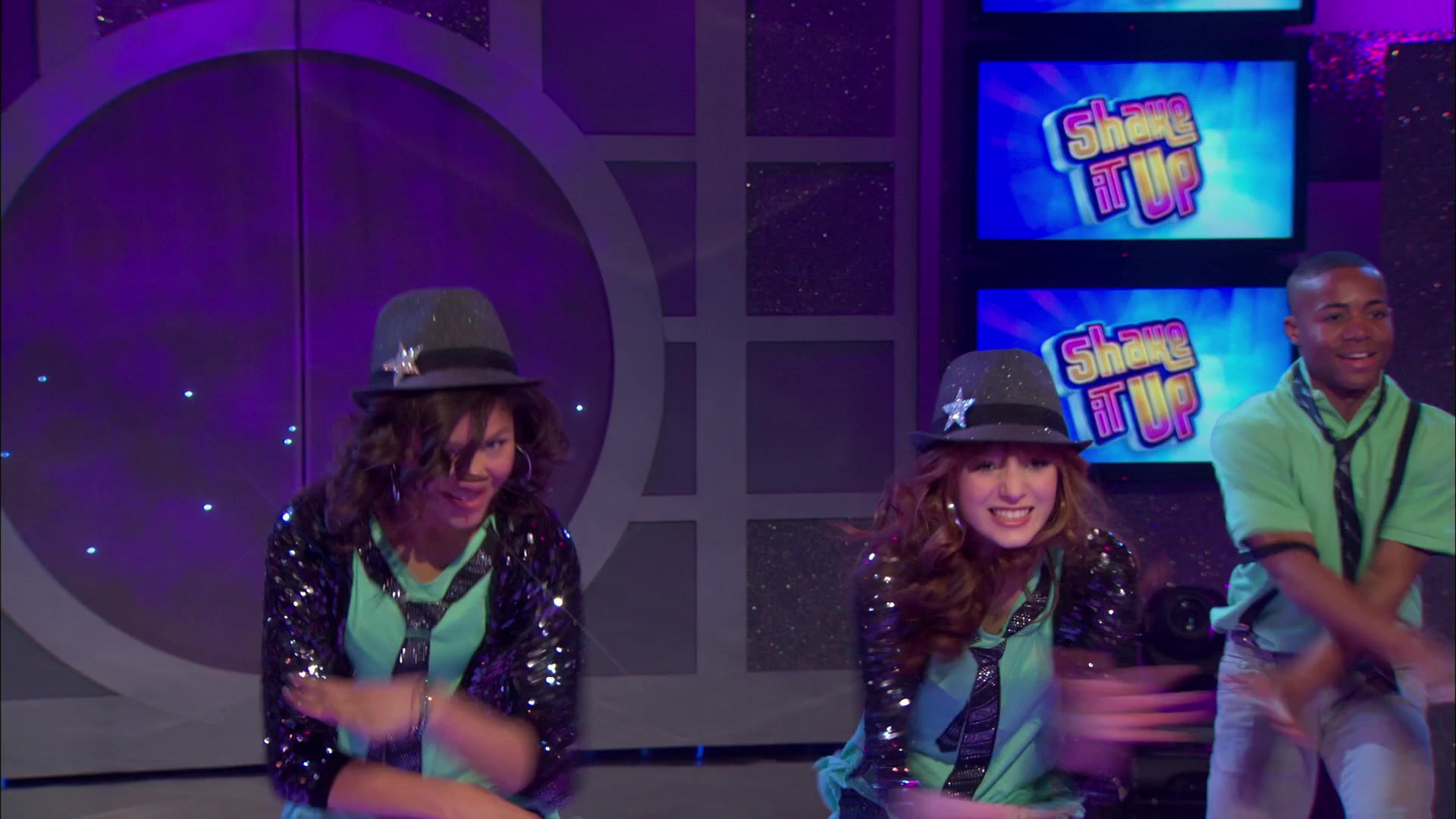 Good_Luck_Charlie_S02E13_1080p_BTD_002874.jpg