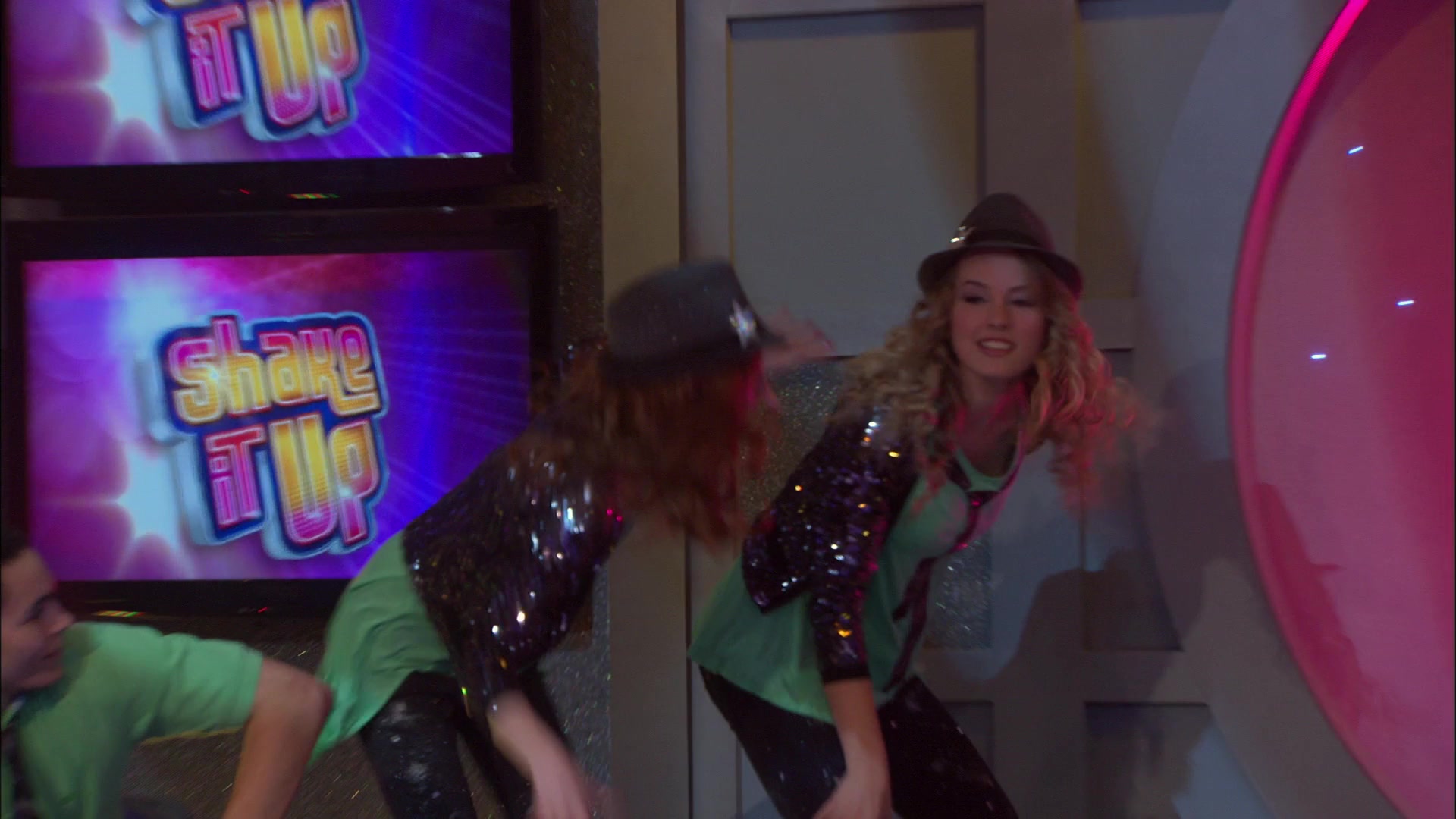 Good_Luck_Charlie_S02E13_1080p_BTD_002986.jpg Good_Luck_Charlie_S02E13_1080p_BTD_002986.jpg