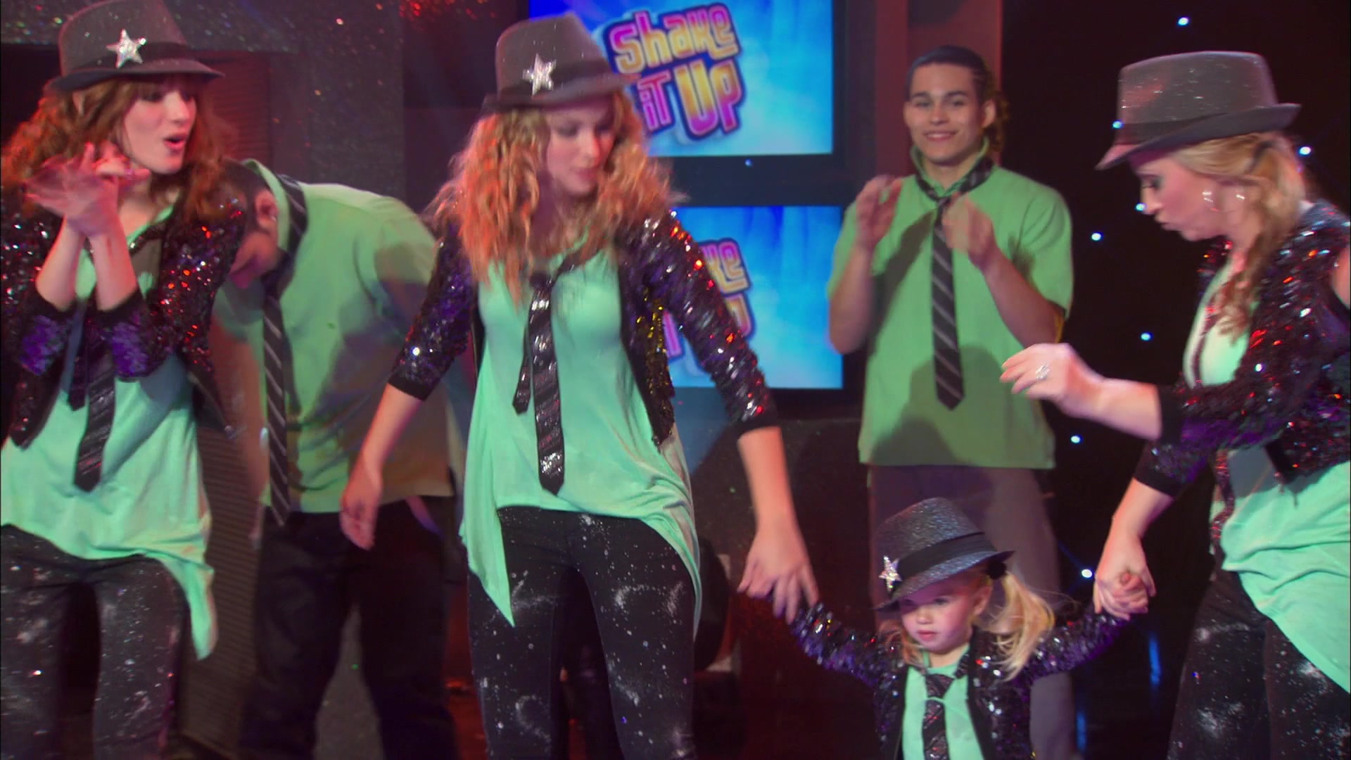 Good_Luck_Charlie_S02E13_1080p_BTD_002999.jpg Good_Luck_Charlie_S02E13_1080p_BTD_002999.jpg