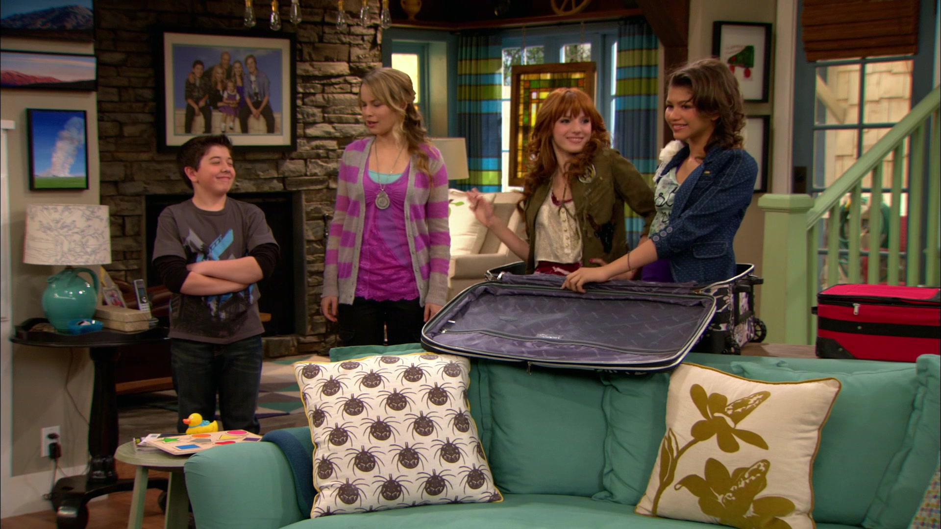 Good_Luck_Charlie_S02E13_1080p_BTD_003265.jpg Good_Luck_Charlie_S02E13_1080p_BTD_003265.jpg