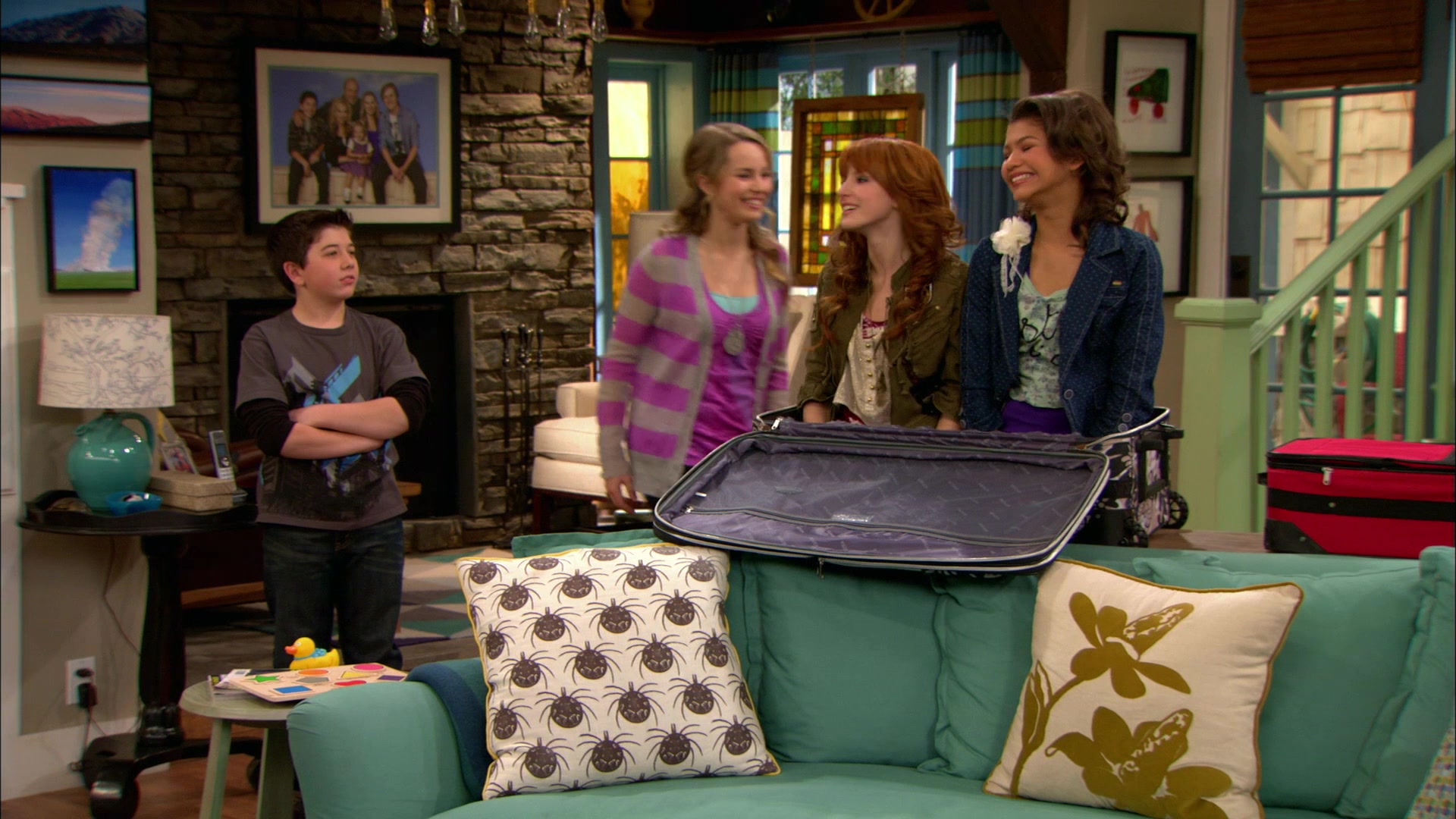 Good_Luck_Charlie_S02E13_1080p_BTD_003285.jpg Good_Luck_Charlie_S02E13_1080p_BTD_003285.jpg