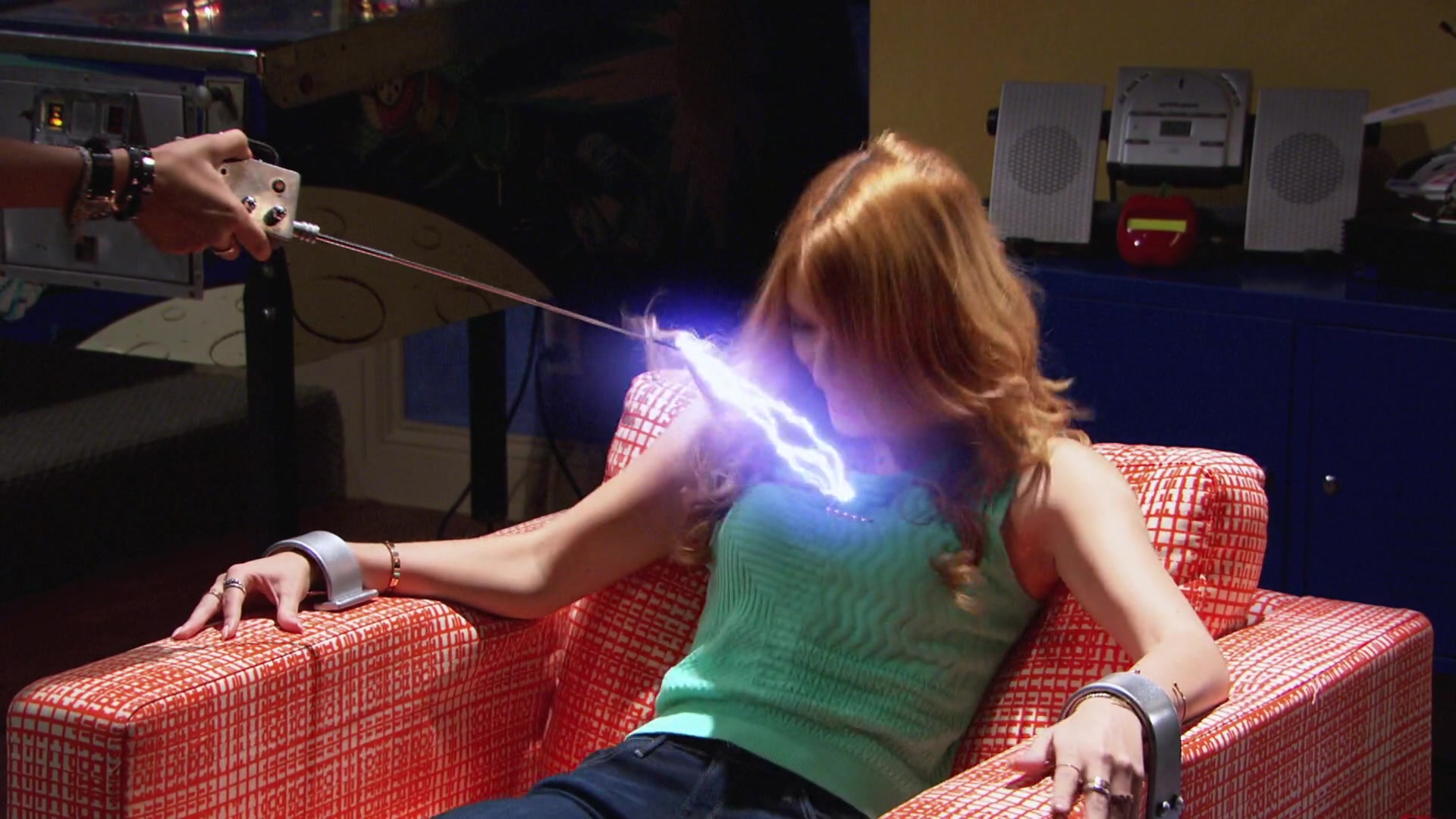 K_C_Undercover_S01E09_Spy_anoia_Will_Destroy_1080p_BTD_001751.jpg