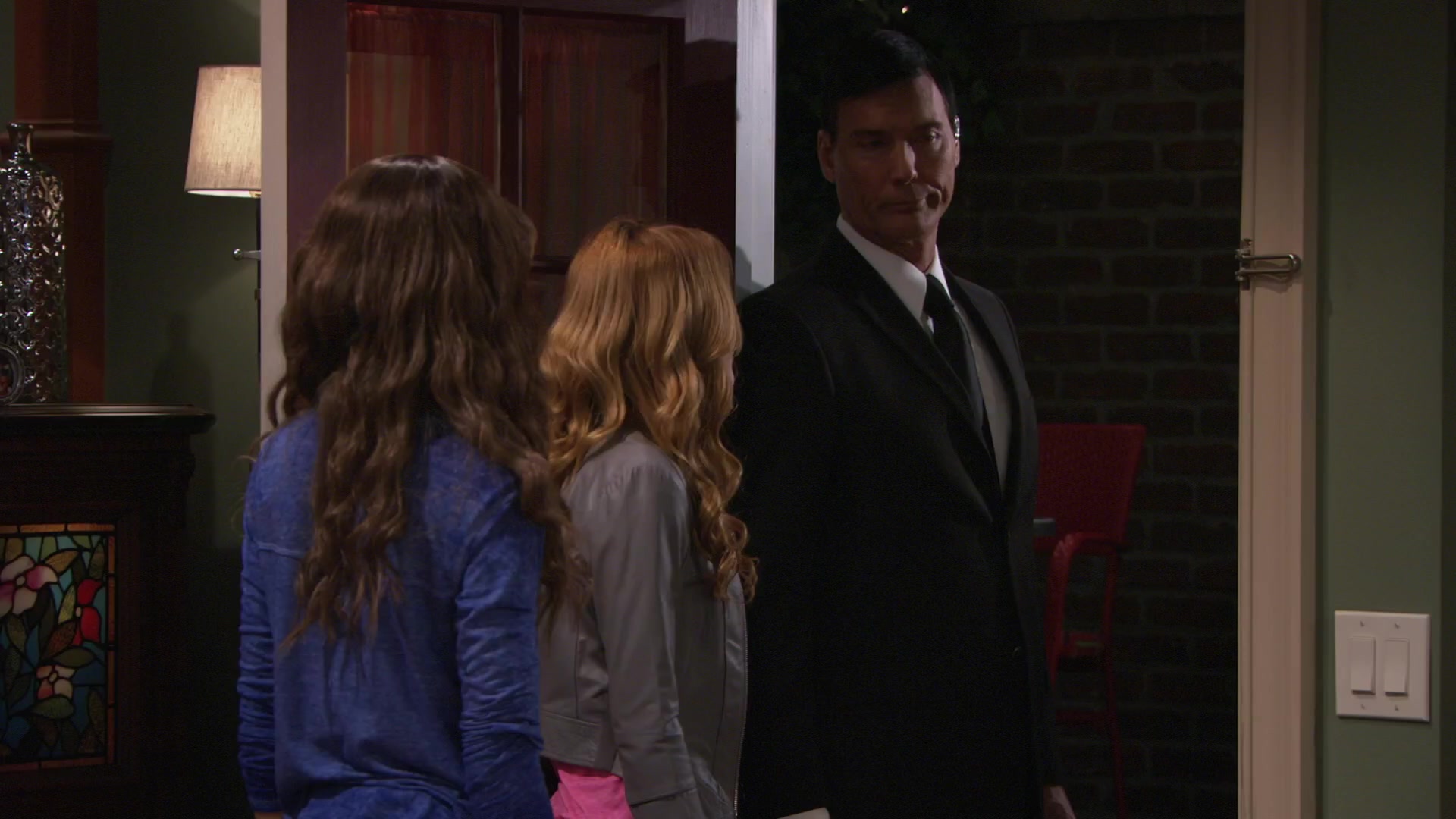 K_C_Undercover_S01E09_Spy_anoia_Will_Destroy_1080p_BTD_003018.jpg