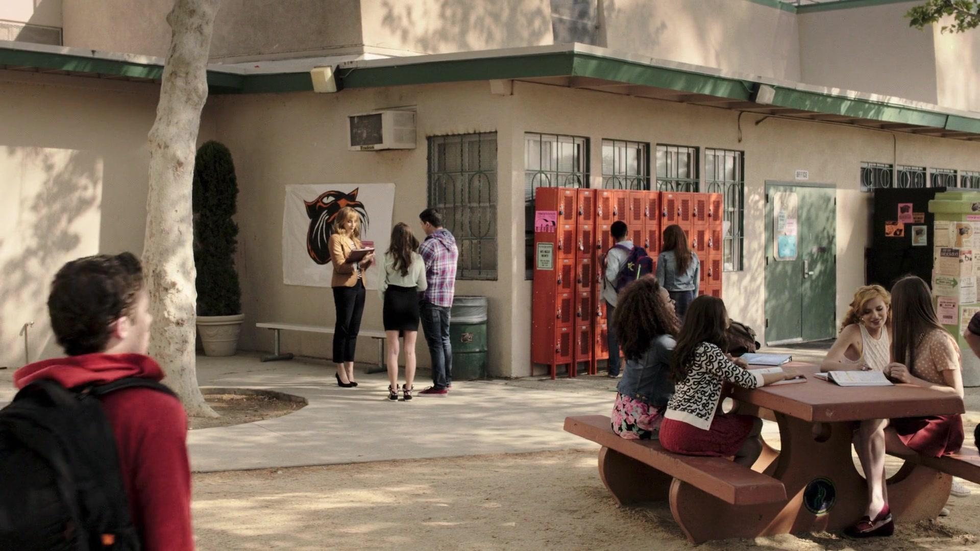 Mostly_Ghostly_Have_You_Met_My_Ghoulfriend_1080p_BluRay_BTD_003099.jpg