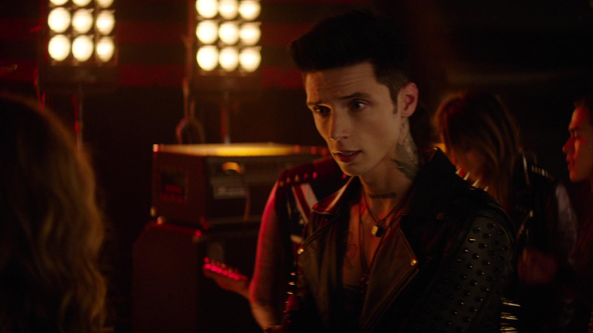 Paradise_City_2021_S01E01_1080p_BTD_004065.jpg