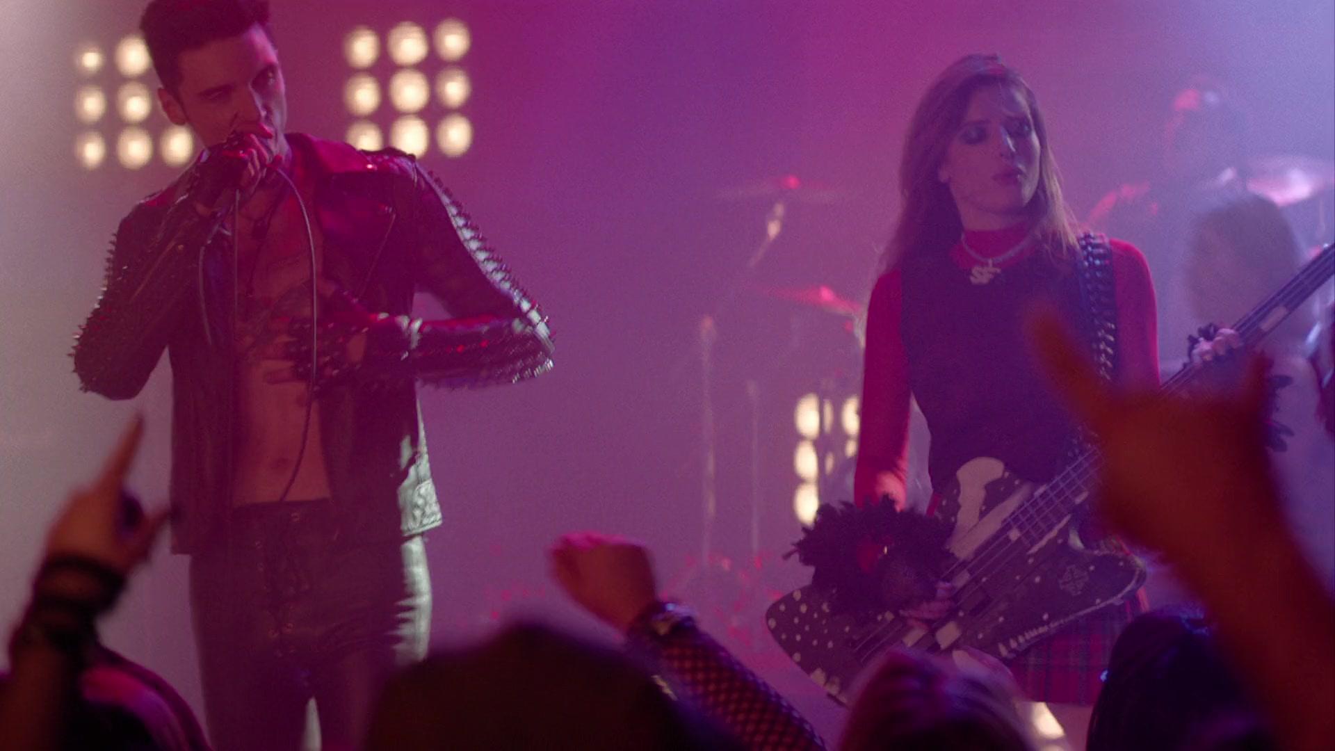 Paradise_City_2021_S01E01_1080p_BTD_004272.jpg