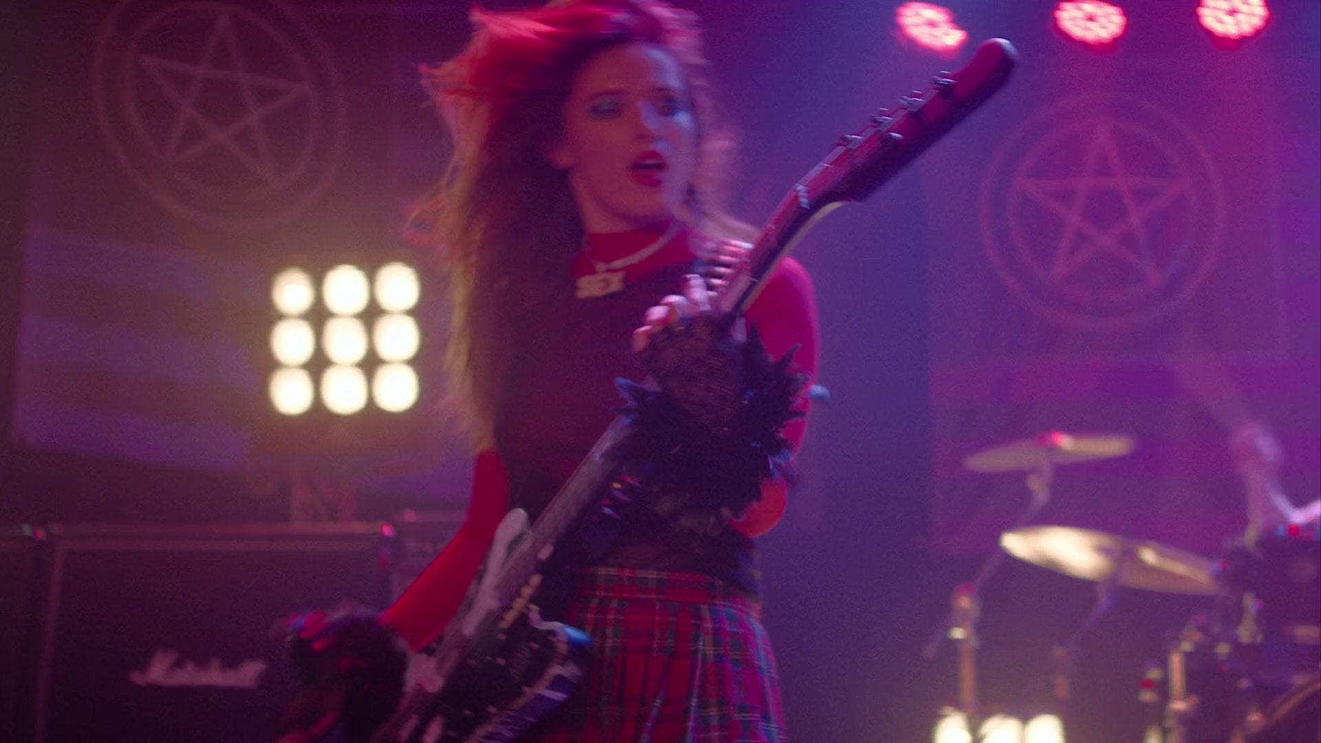Paradise_City_2021_S01E01_1080p_BTD_004323.jpg