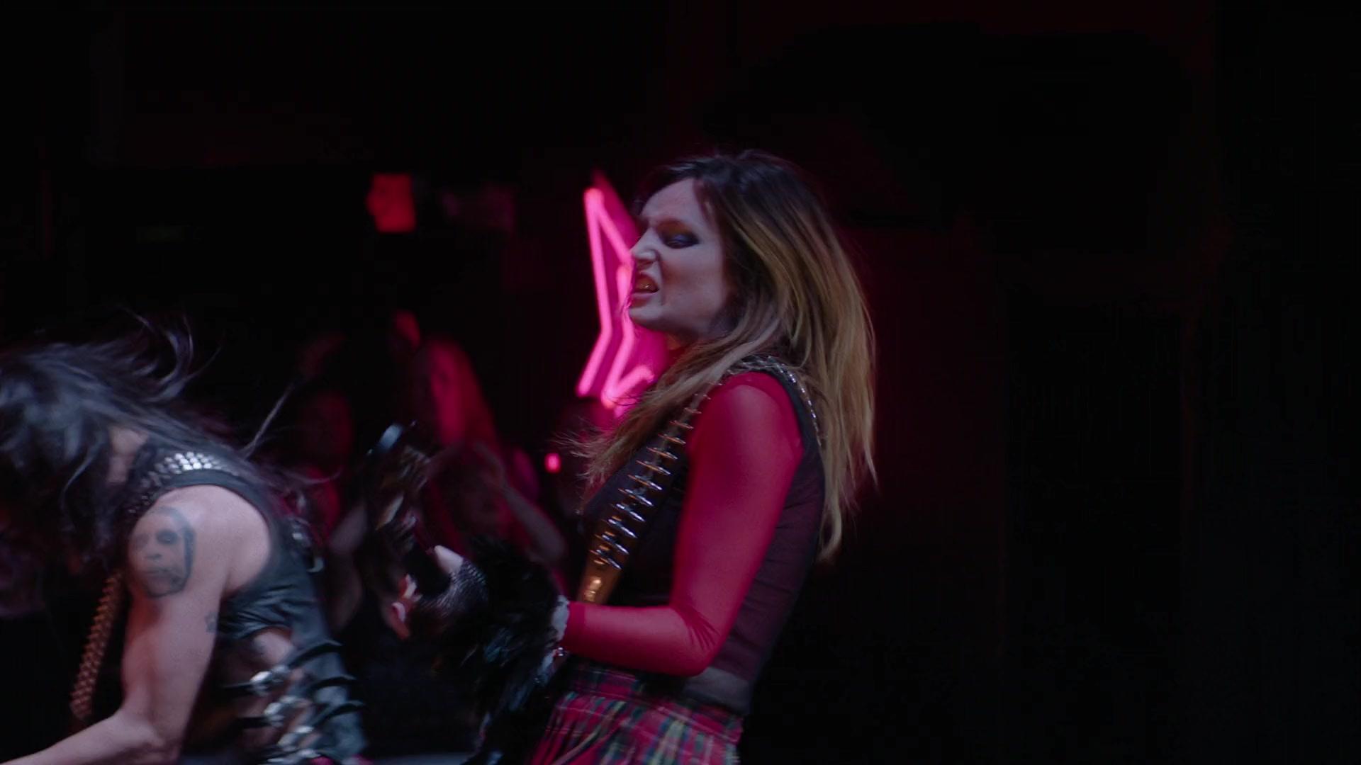 Paradise_City_2021_S01E01_1080p_BTD_004463.jpg