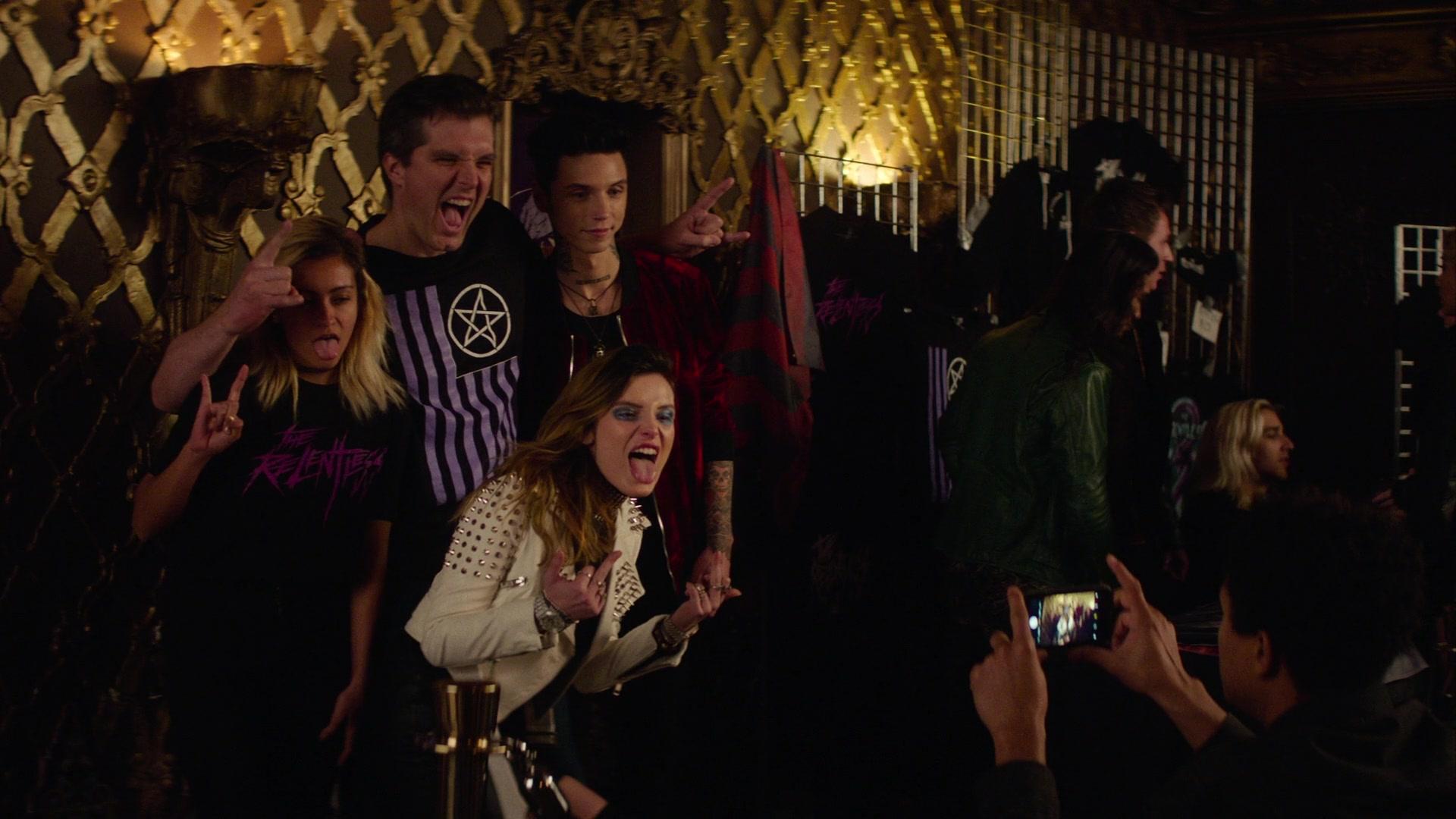 Paradise_City_2021_S01E01_1080p_BTD_004822.jpg