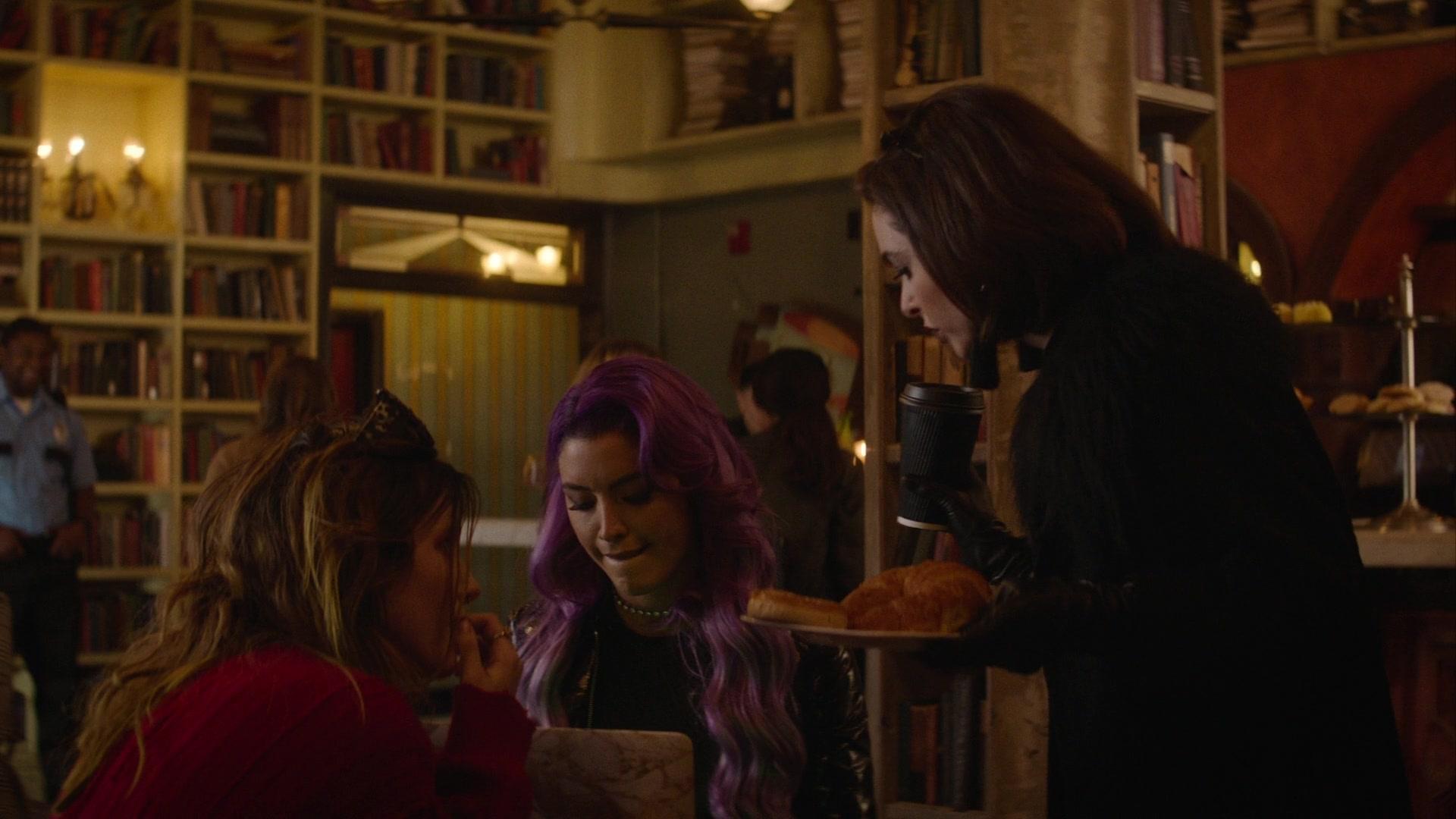 Paradise_City_2021_S01E03_1080p_BTD_001111.jpg